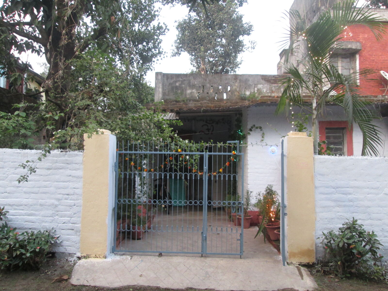 Canon PowerShot A2500 sample photo. Gate, home, indian, local photography