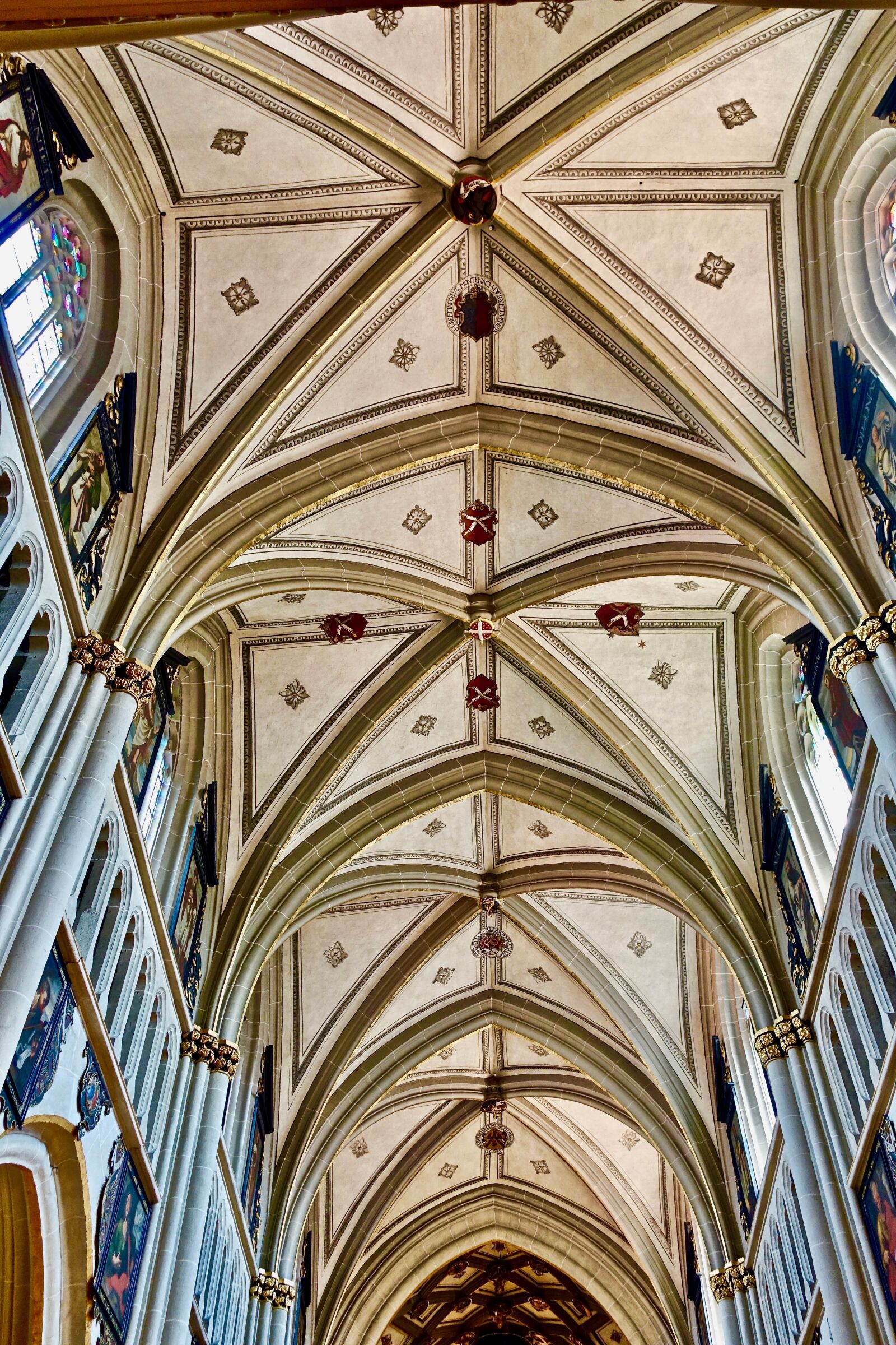 Sony Cyber-shot DSC-RX100 III sample photo. Arches, ceiling, church photography