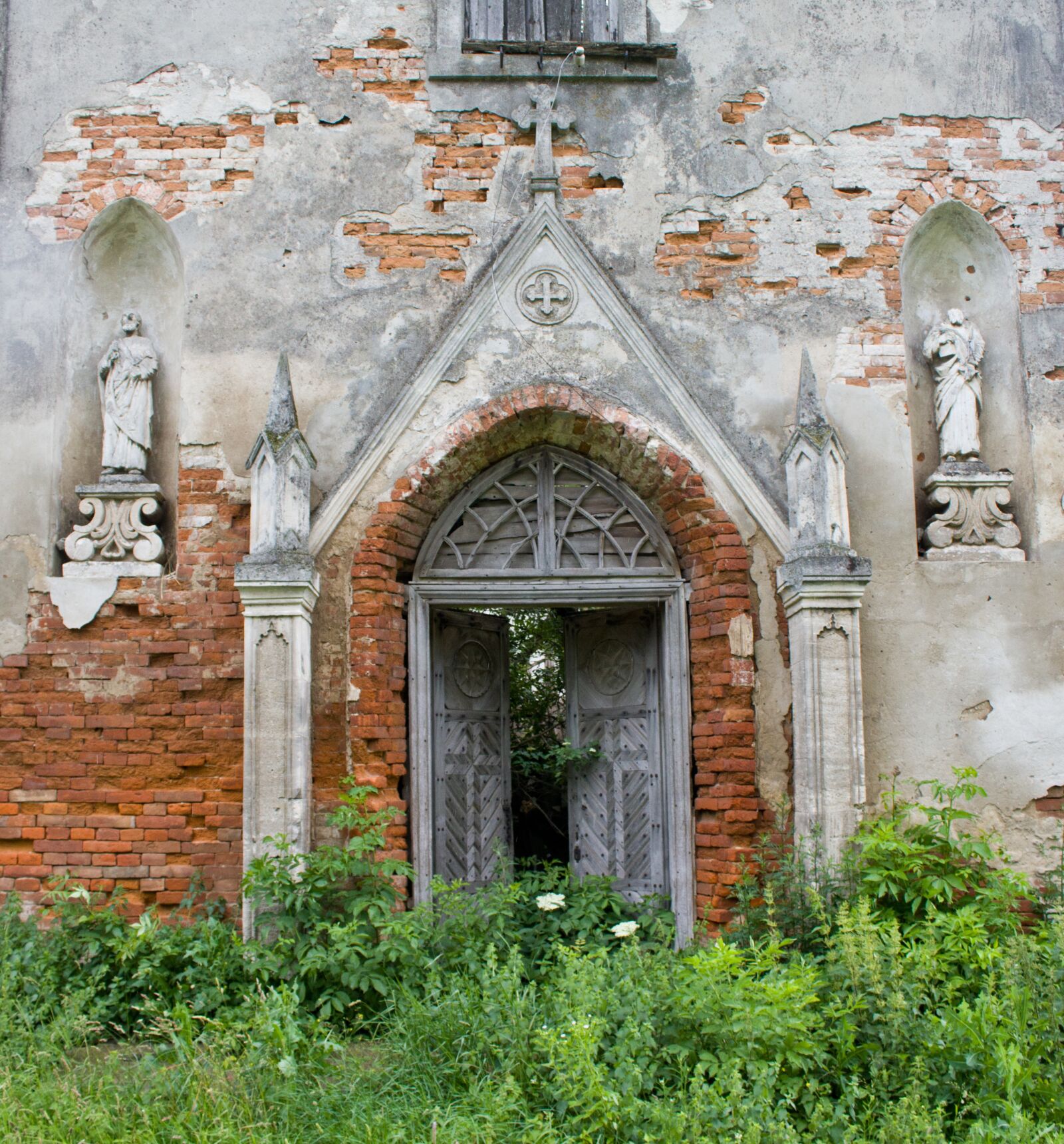 Canon EOS 750D (EOS Rebel T6i / EOS Kiss X8i) sample photo. Ruin, church, architecture photography