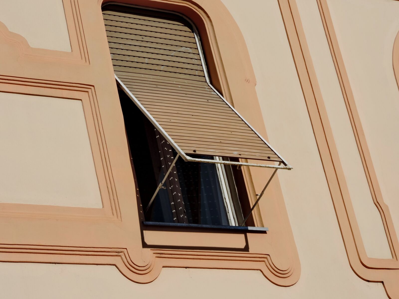 Nikon Coolpix P520 sample photo. Window, house, architecture, furniture photography