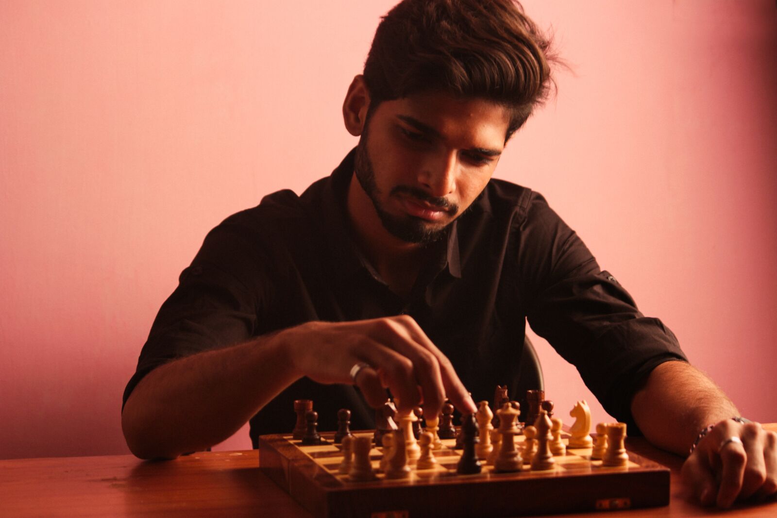 Canon EOS 700D (EOS Rebel T5i / EOS Kiss X7i) sample photo. Chess, chess player, indoor photography