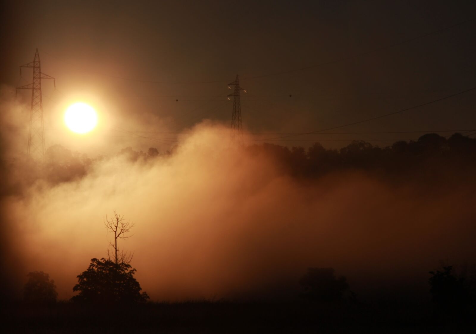 Canon EOS 700D (EOS Rebel T5i / EOS Kiss X7i) sample photo. Sunrise, the haze, red photography