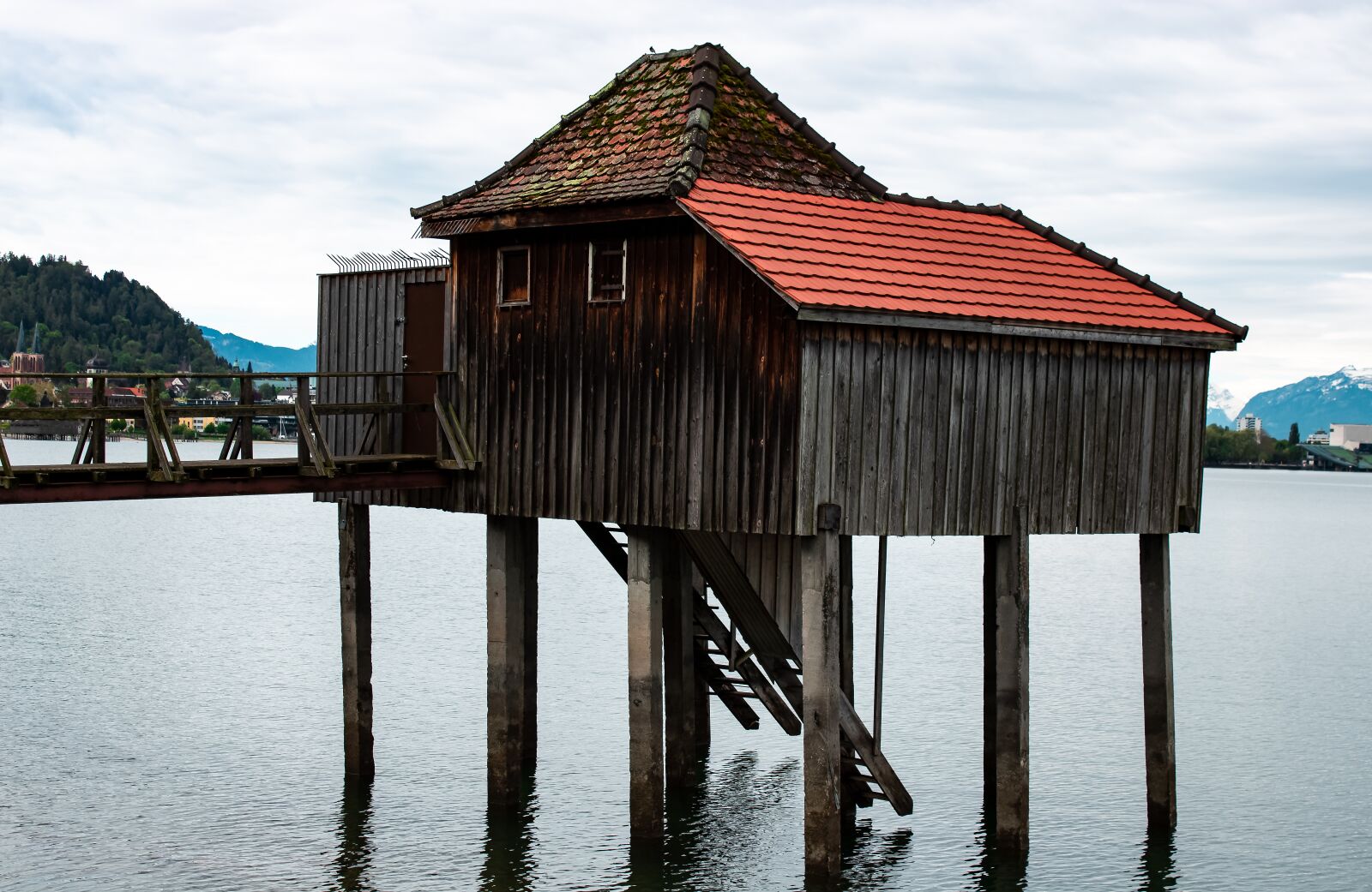 Canon EOS 2000D (EOS Rebel T7 / EOS Kiss X90 / EOS 1500D) sample photo. Boathouse, sea, water photography