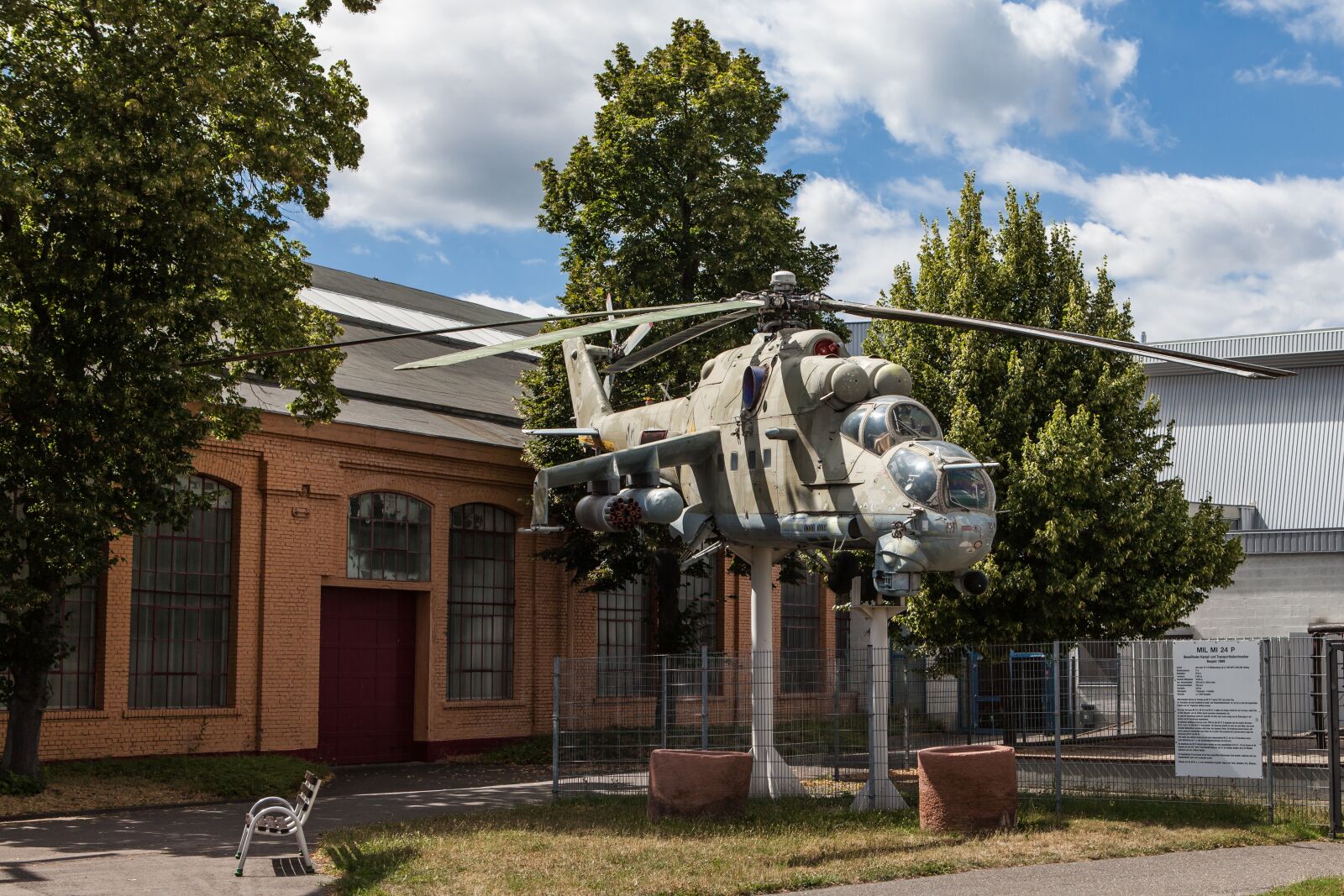 Canon EOS 5D Mark II sample photo. Sky, helicopter, military photography