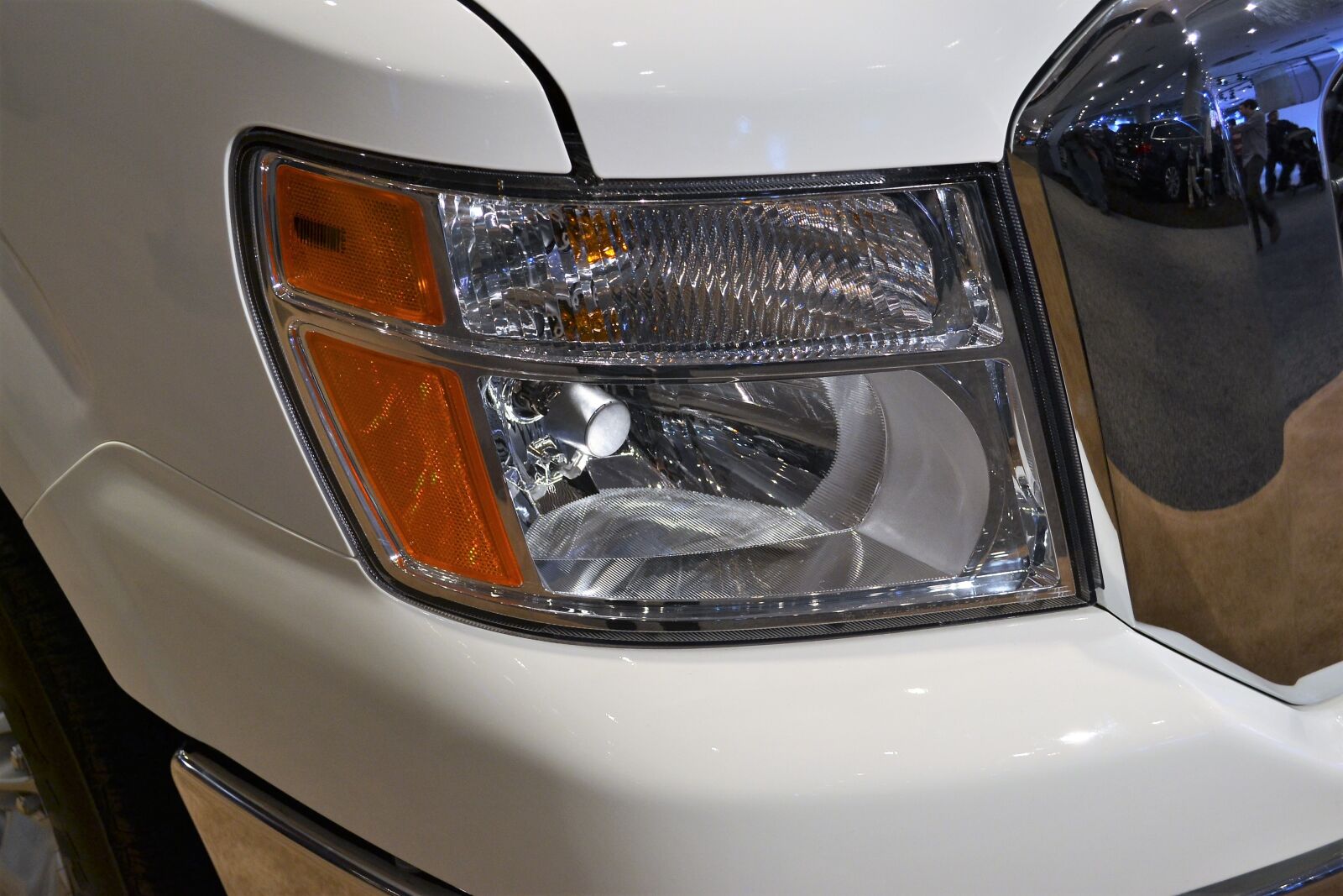 Nikon D3100 sample photo. Headlamp, lincoln navigator, white photography
