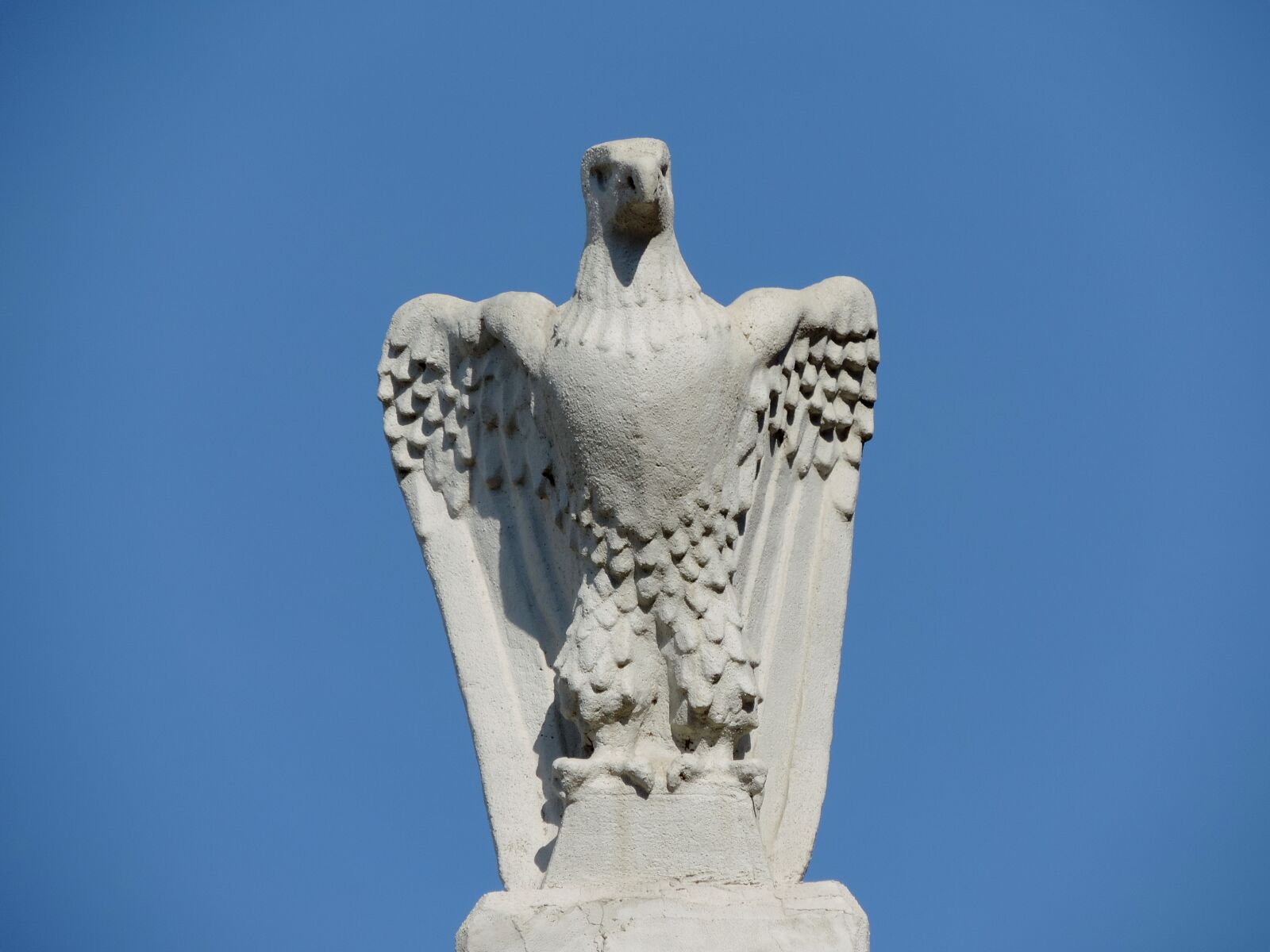 Nikon Coolpix P520 sample photo. Bust, eagle, sculpture, statue photography
