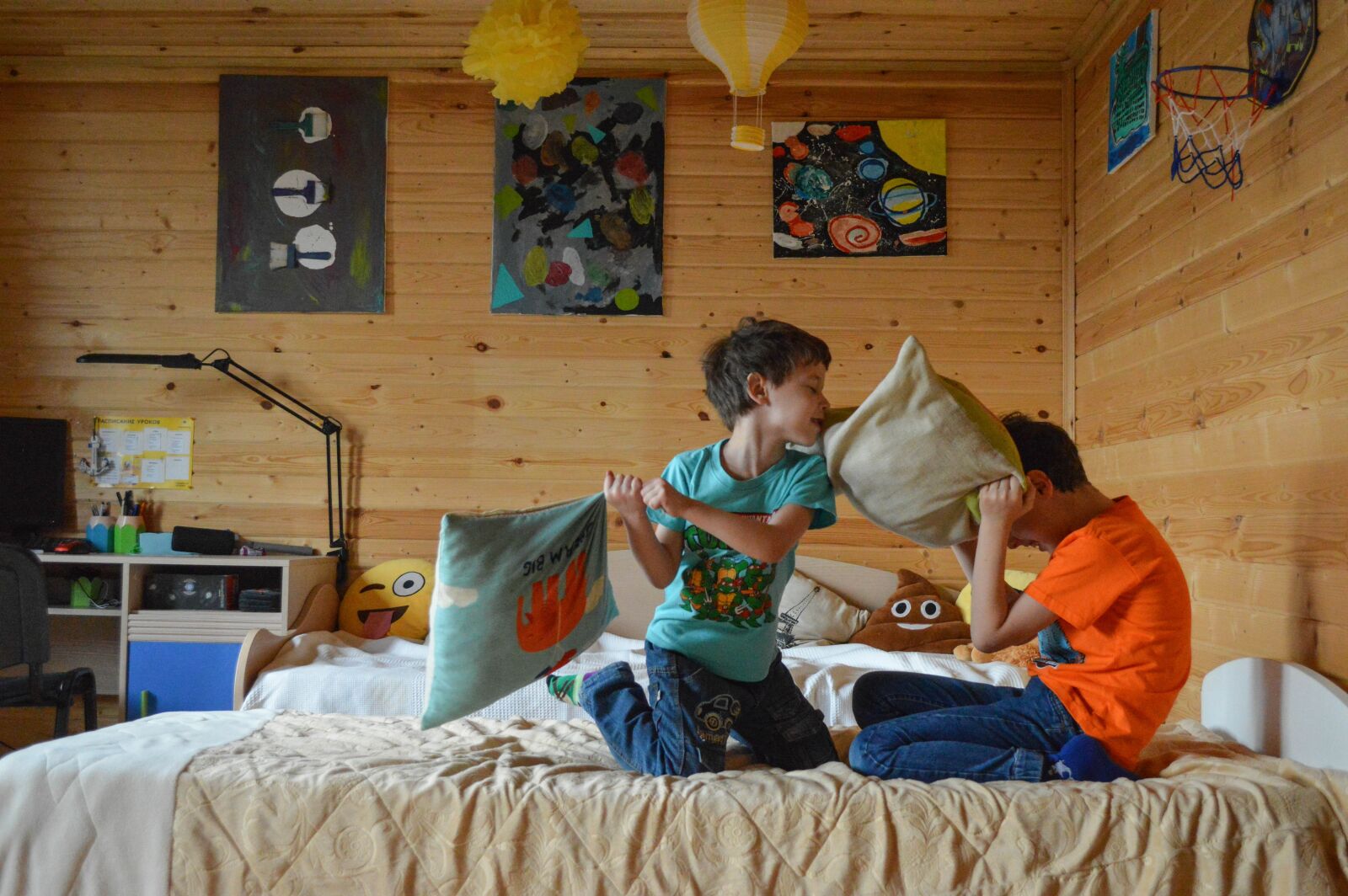 Nikon D3200 sample photo. Kids, games, pillow fight photography