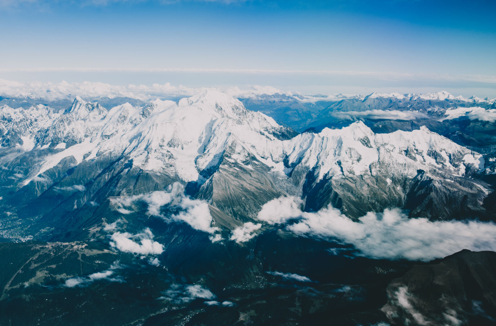 Canon EOS 6D + Sigma 35mm F1.4 DG HSM Art sample photo. Blue, sky, clouds, landscape photography