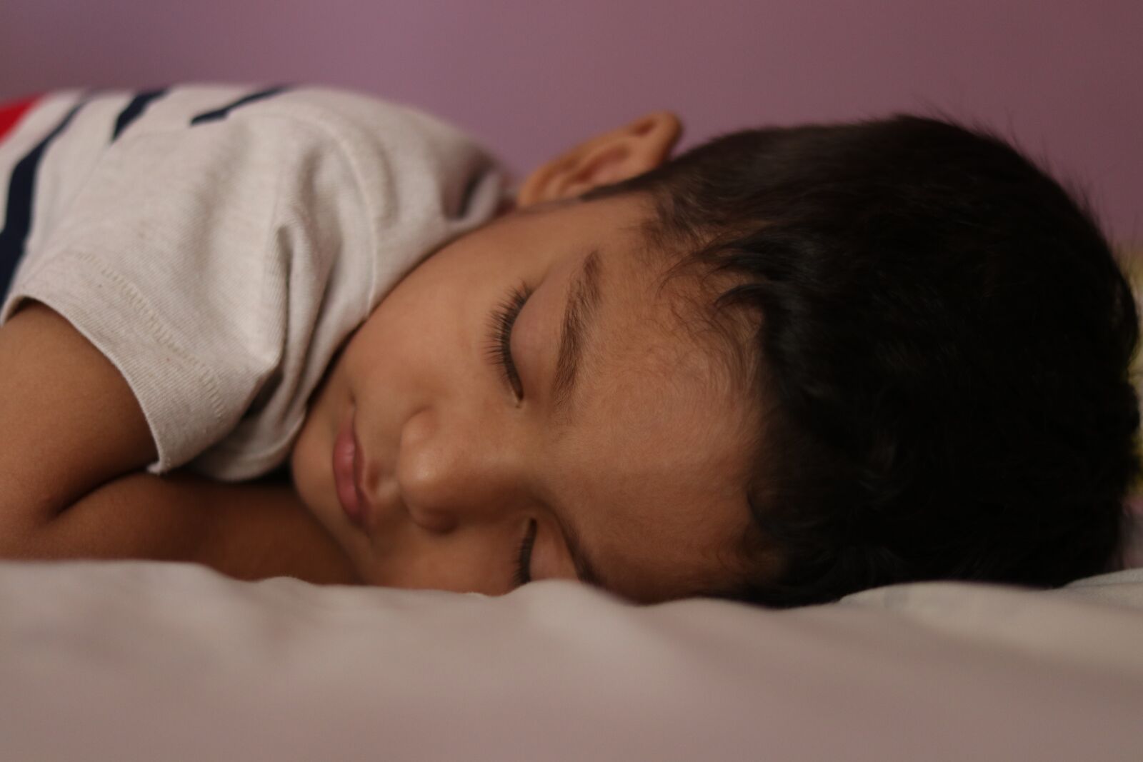 Canon EOS 80D + Canon EF 50mm F1.8 STM sample photo. Sleeping, boy, indian photography