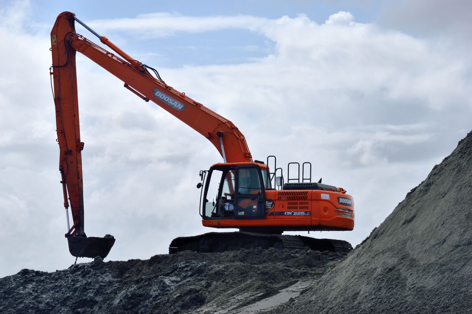 Nikon D3300 sample photo. Backhoe, construction site, heavy photography