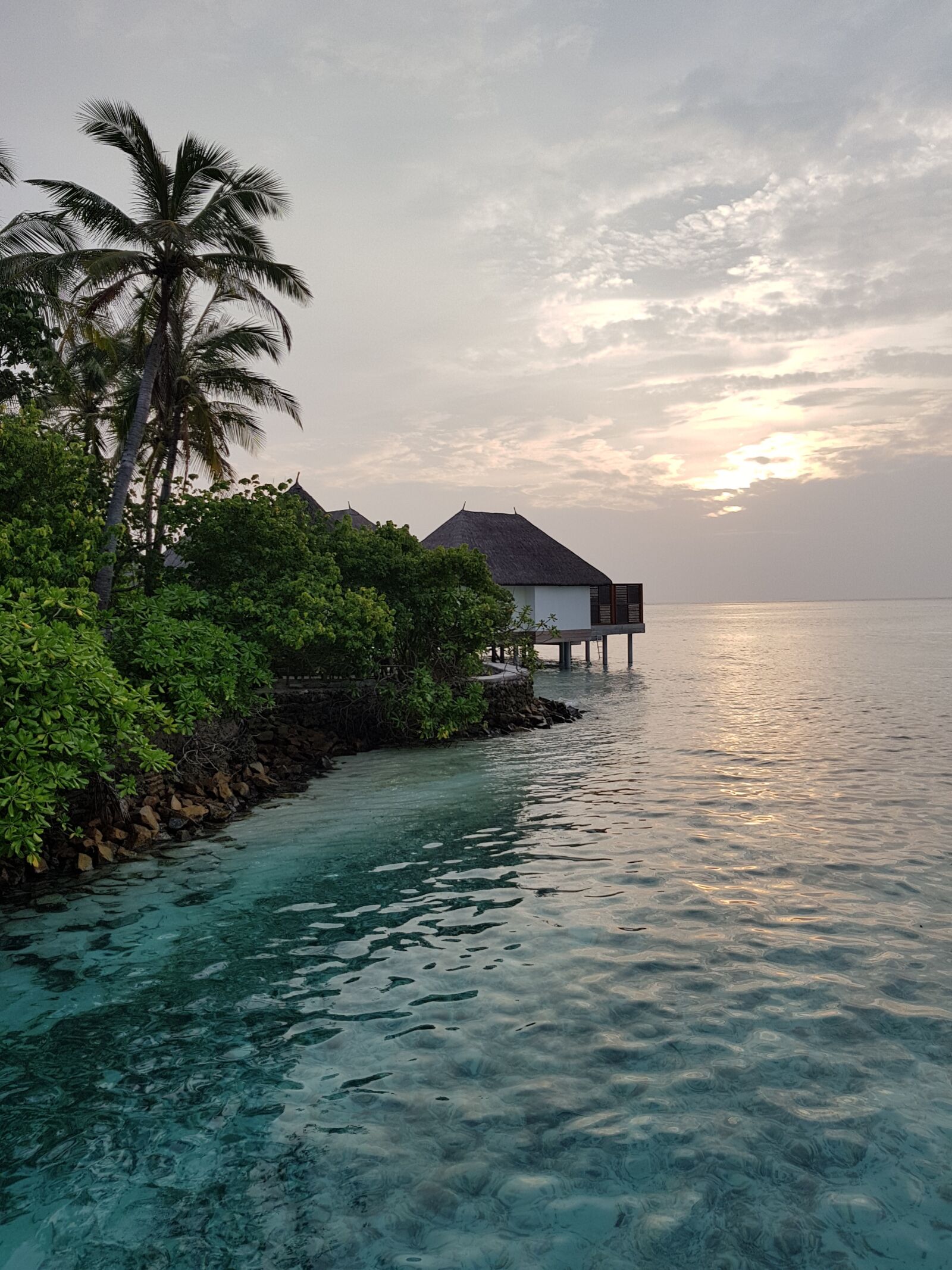 Samsung Galaxy S8 sample photo. Water, beach, tropical photography