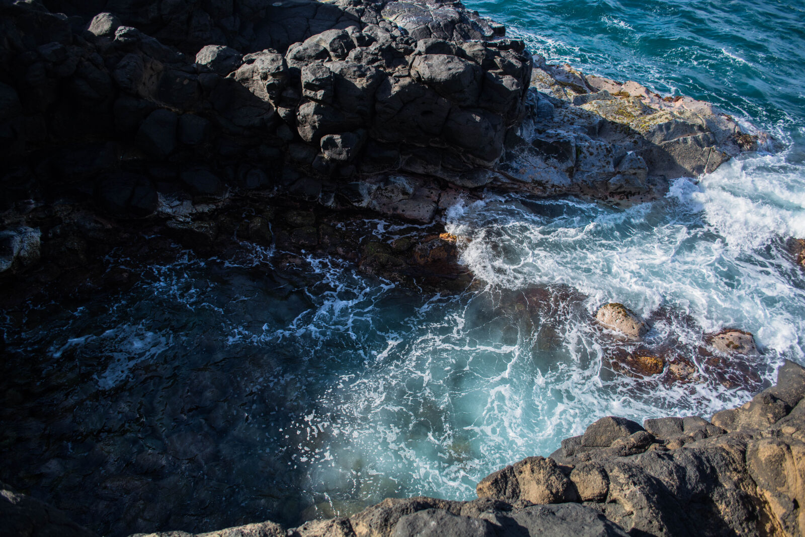 Nikon D5200 sample photo. Beach, boulder, foam, high photography
