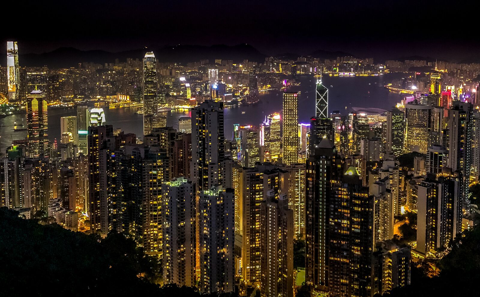 iPhone X back dual camera 4mm f/1.8 sample photo. Hong kong, city, building photography