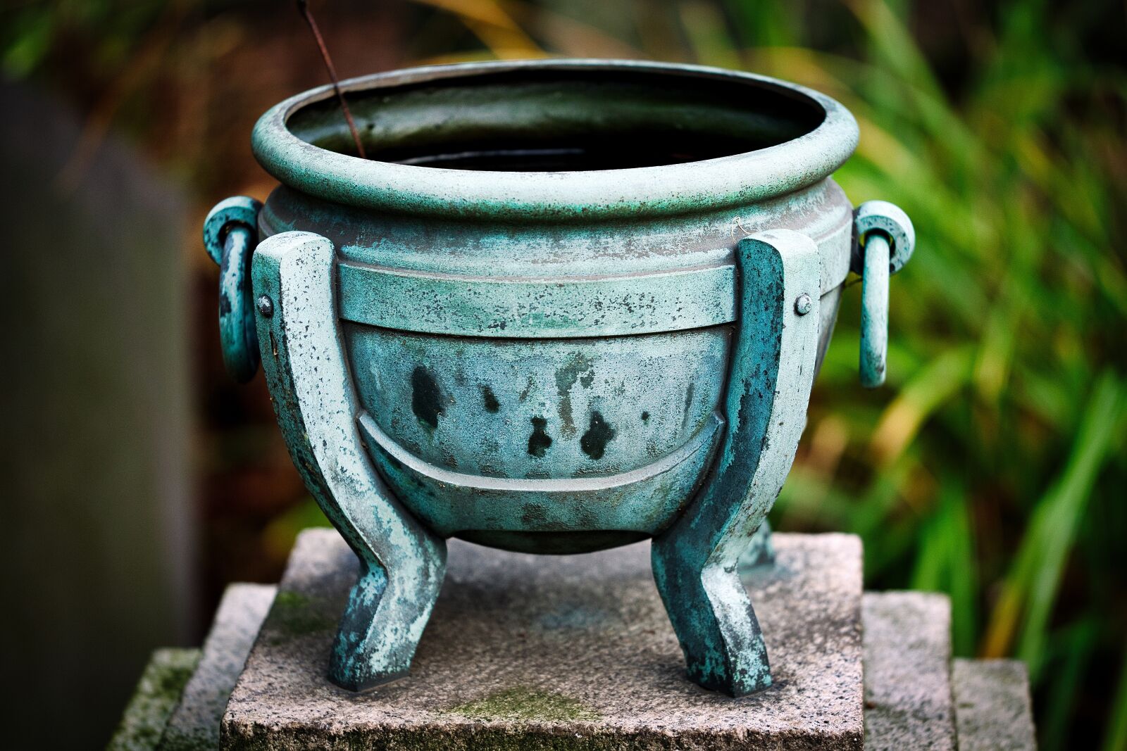 Fujifilm X-T2 + Fujifilm XF 80mm F2.8 R LM OIS WR Macro sample photo. Old, pot, arts and photography