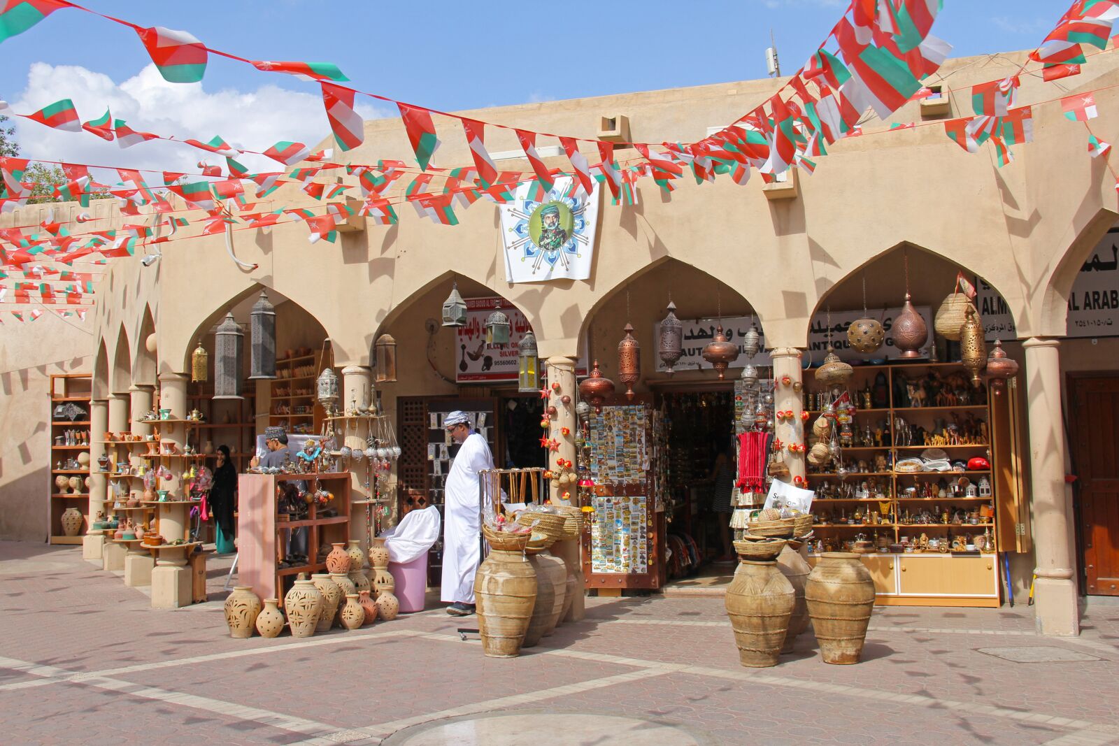 Canon EF-S 18-200mm F3.5-5.6 IS sample photo. Omani, shop, shopping photography