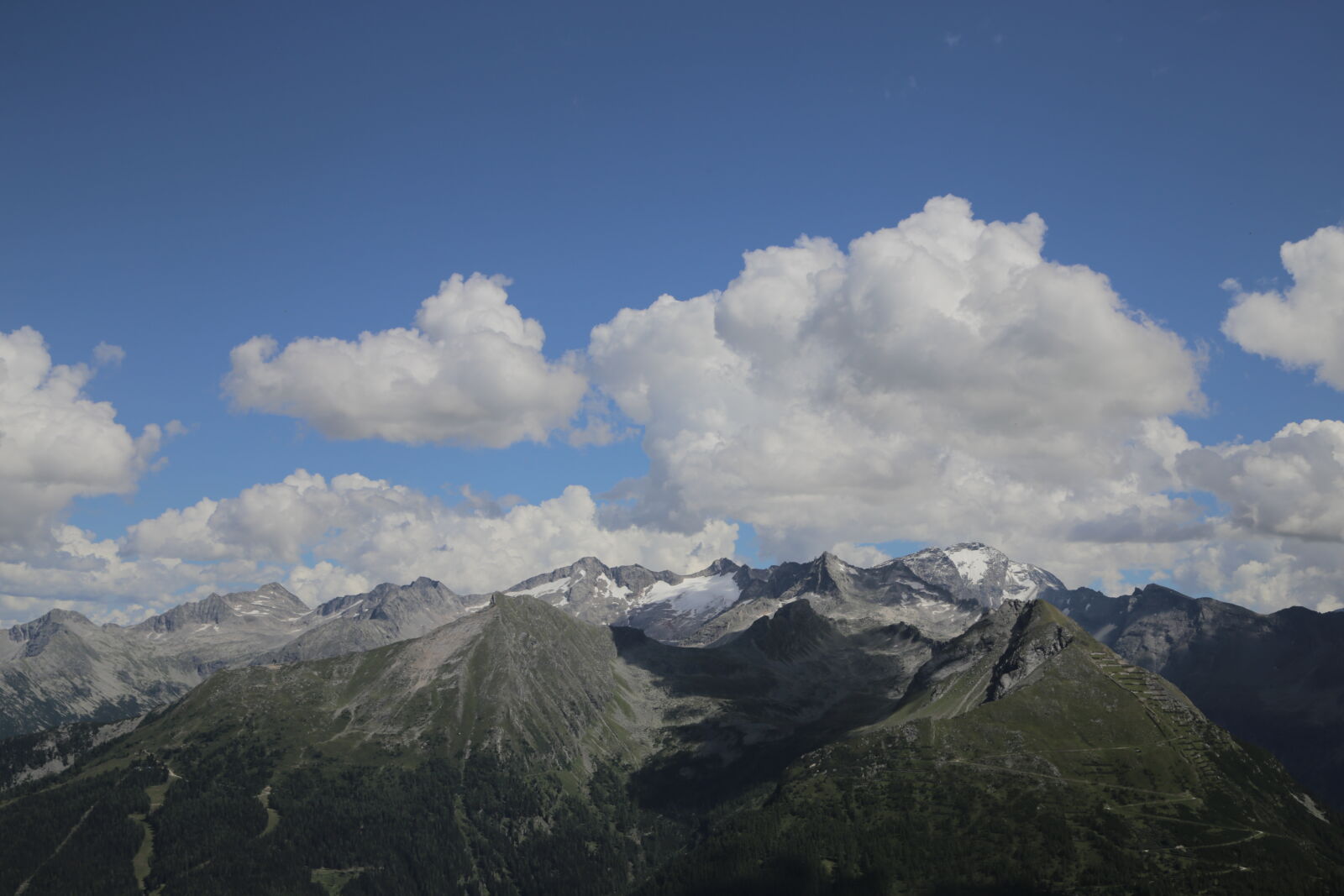 Canon EF 24-105mm F4L IS USM sample photo. Clouds, meadow, mountain, range photography