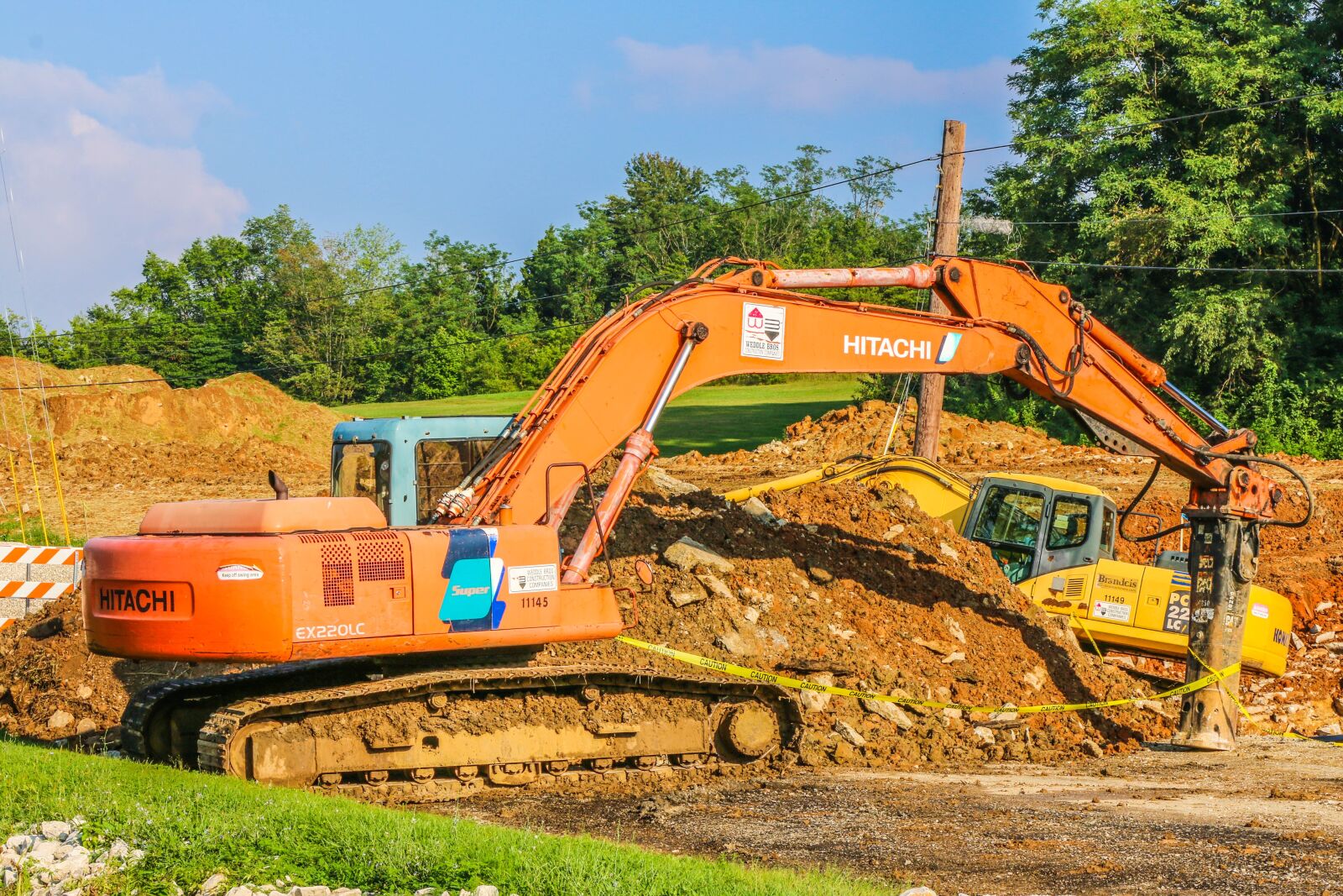 Canon EOS 70D + Canon EF-S 55-250mm F4-5.6 IS II sample photo. Heavy equipment, dig, excavator photography