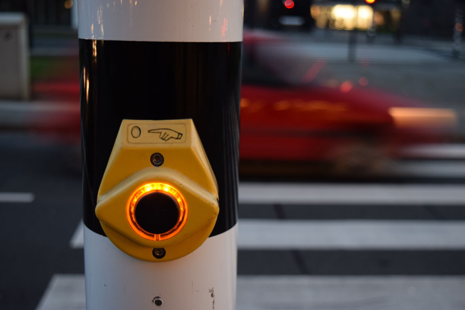 Nikon D5300 sample photo. The traffic light, button photography