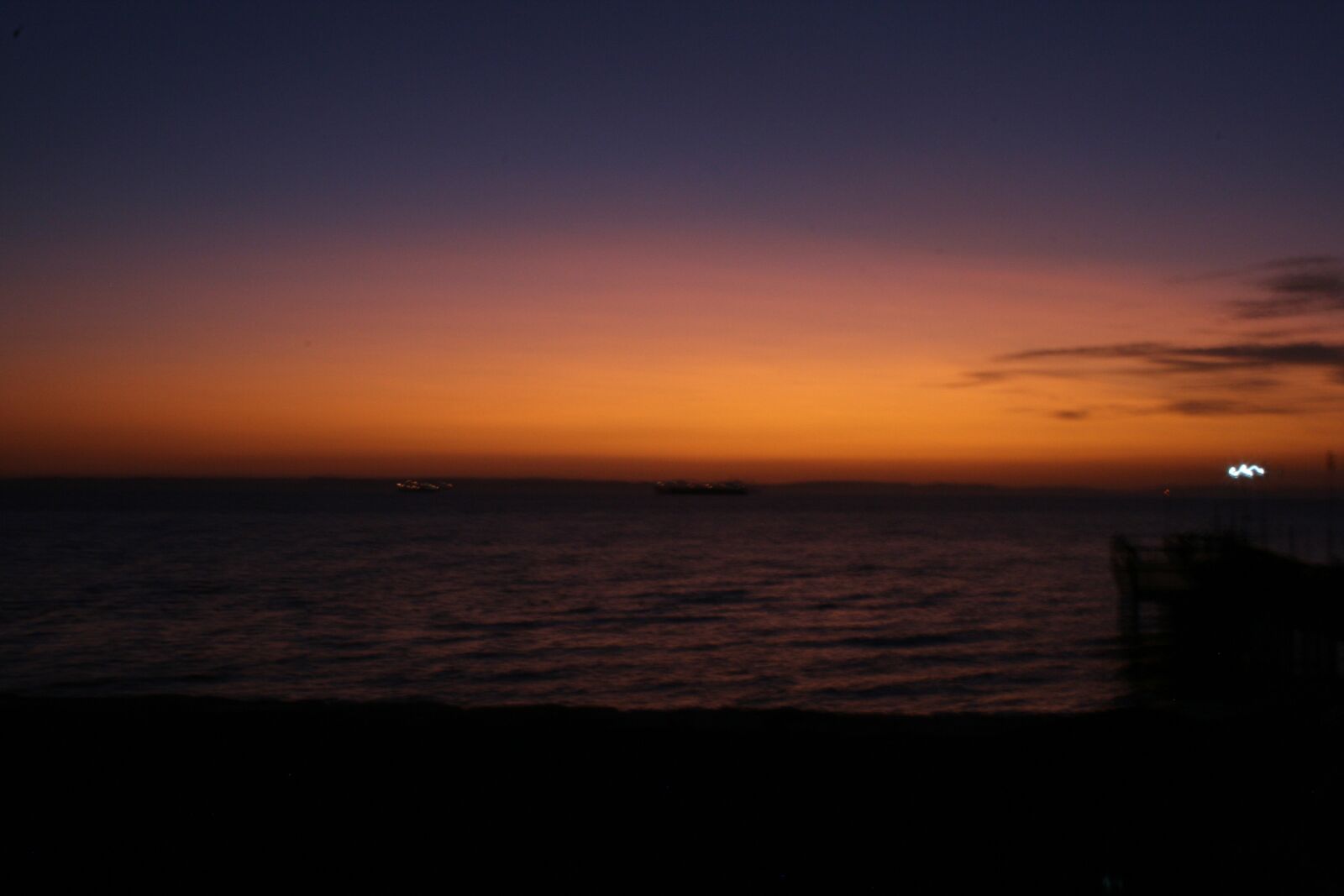 Canon EOS 400D (EOS Digital Rebel XTi / EOS Kiss Digital X) sample photo. Dark, sunset, fade photography