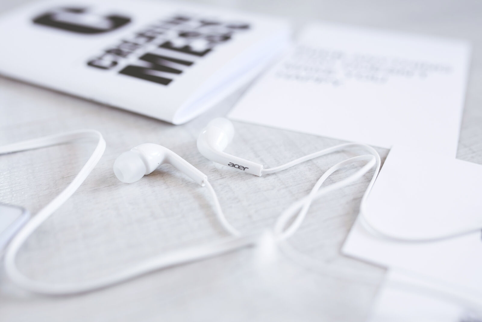 Canon EOS 6D + Sigma 35mm F1.4 DG HSM Art sample photo. White, and, modern, earphones photography