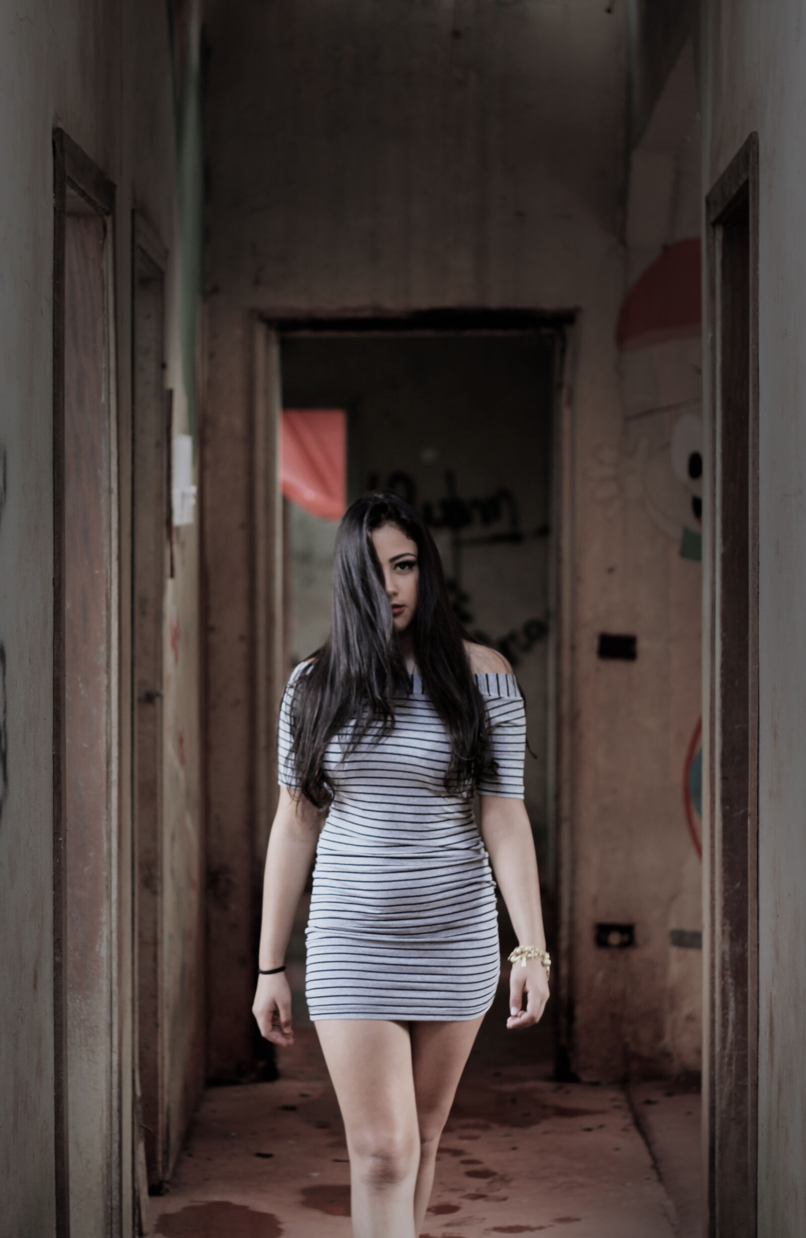 Canon EOS 1200D (EOS Rebel T5 / EOS Kiss X70 / EOS Hi) sample photo. Casa, velha, young, girl photography