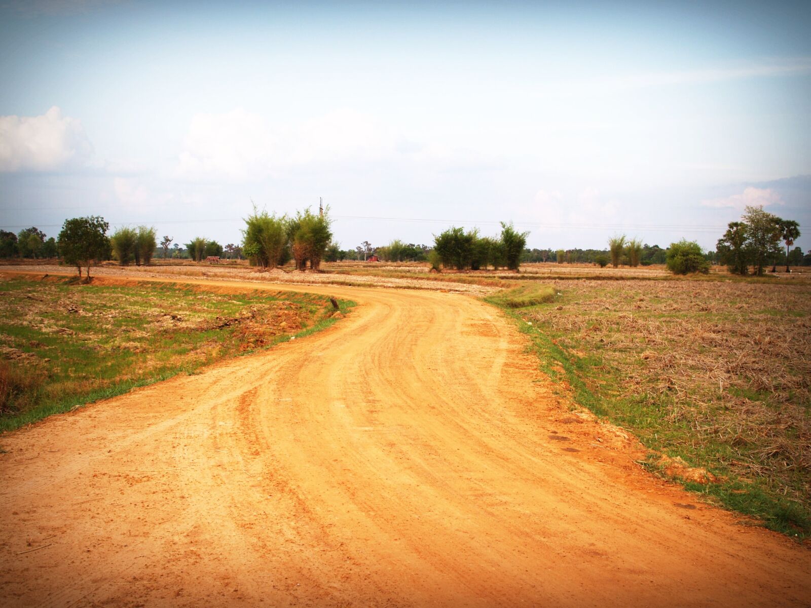 Olympus E-300 (EVOLT E-300) sample photo. Agriculture, background, clouds, countryside photography
