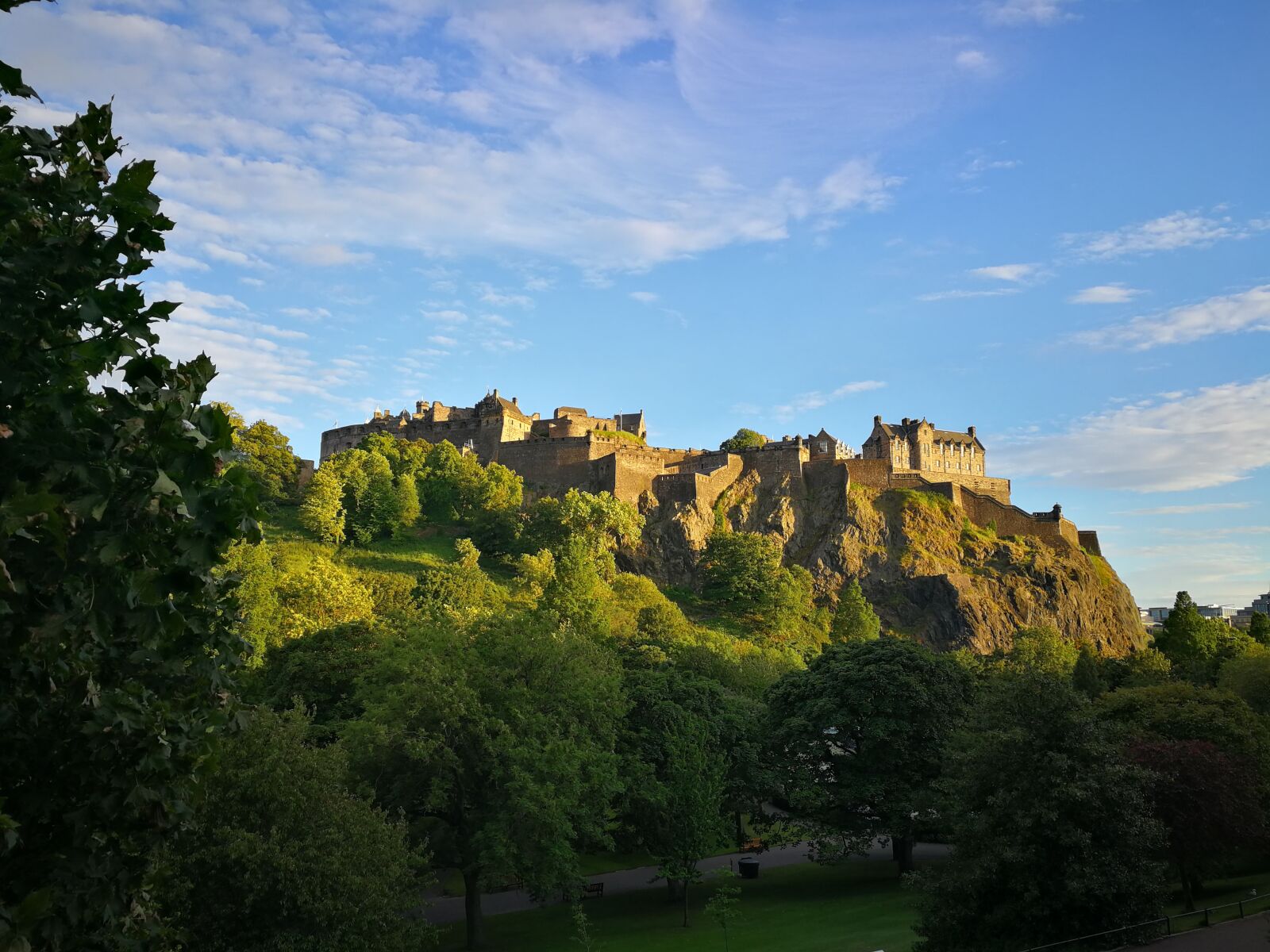 HUAWEI P10 sample photo. Scotland, edinburgh, castle photography