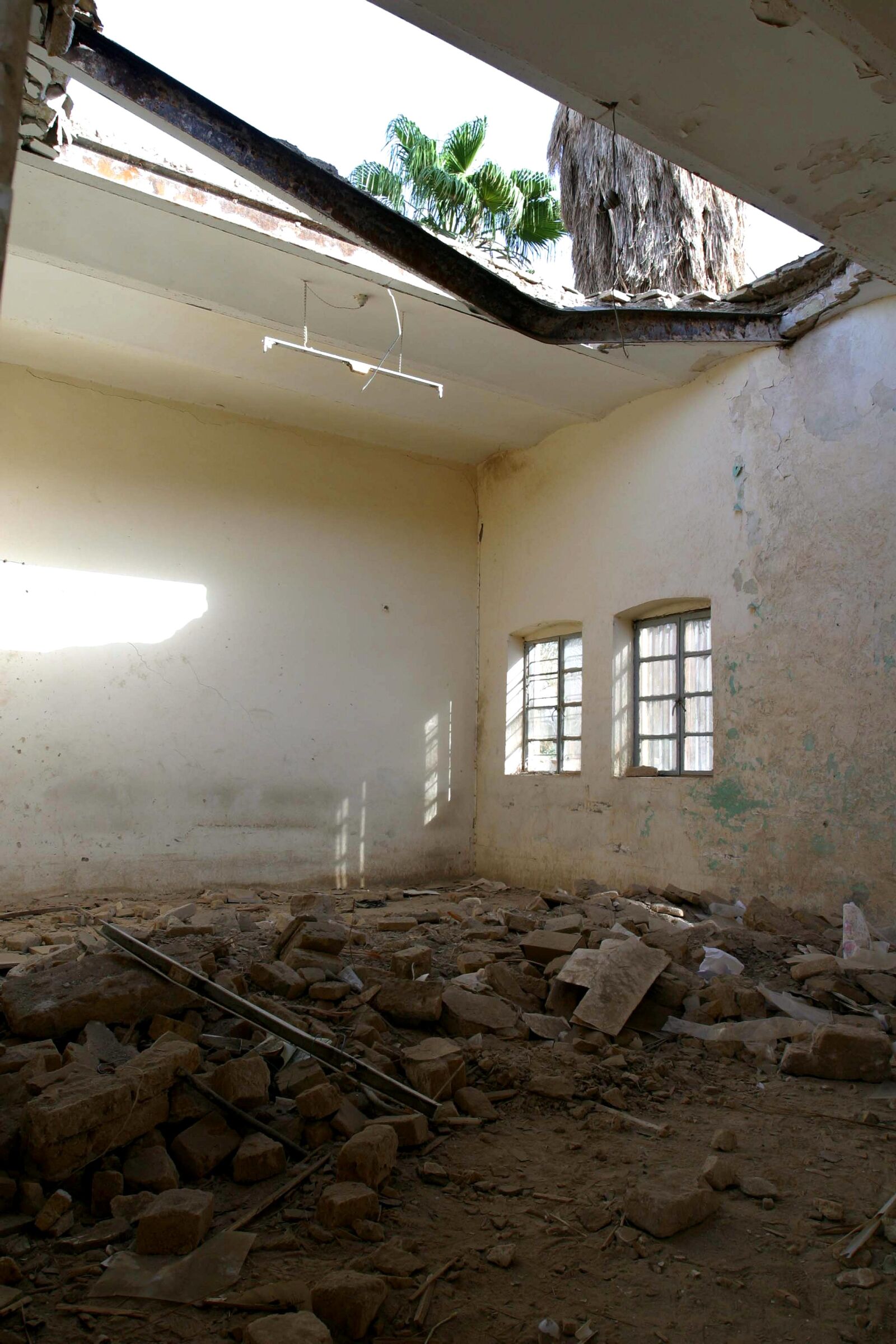 Canon EOS D60 sample photo. Iraq, damage, muthenna, intermediate photography