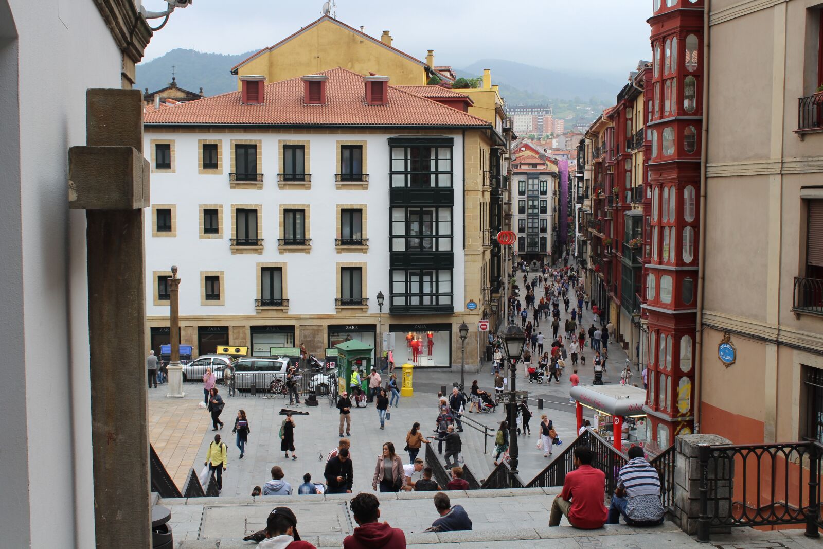 Canon EOS 1300D (EOS Rebel T6 / EOS Kiss X80) sample photo. Old town, bilbao, afternoon photography