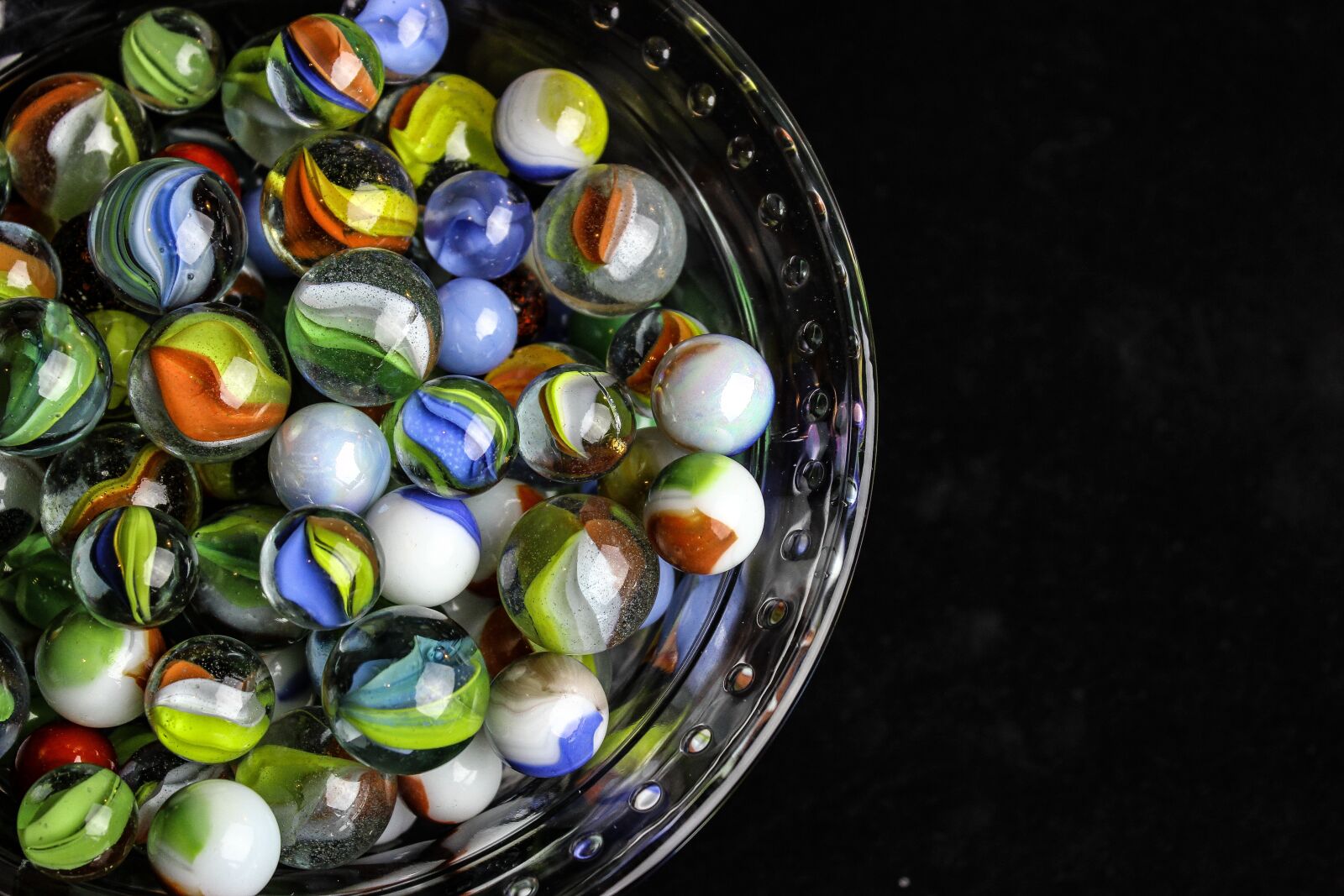 Canon EOS 600D (Rebel EOS T3i / EOS Kiss X5) sample photo. Spheres, marbles, desktop photography
