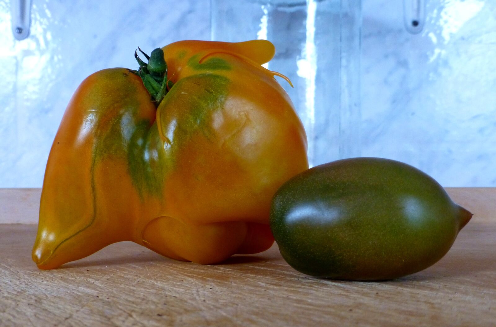 Panasonic DMC-TZ31 sample photo. Tomato, solanum lycopersicum, strange photography
