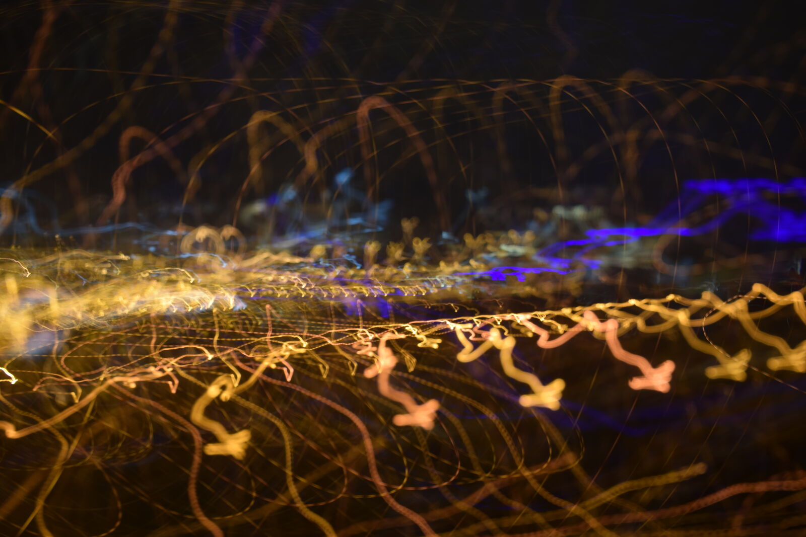 Nikon AF-P DX Nikkor 18-55mm F3.5-5.6G sample photo. Abstract, arrow, arrows, city photography