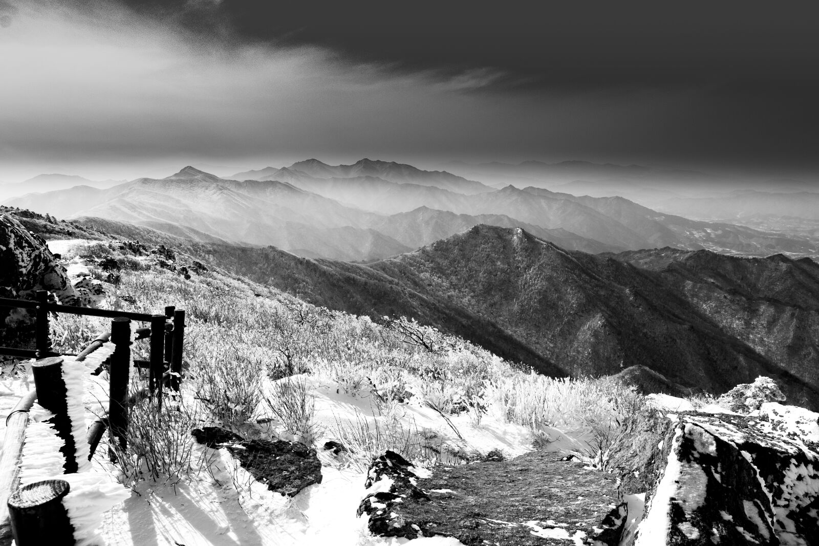 Canon EF 16-35mm F4L IS USM sample photo. Mountain, winter, snow photography