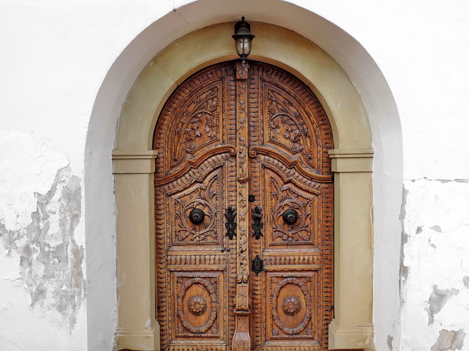 Nikon Coolpix P520 sample photo. Arch, carpentry, carving, front photography