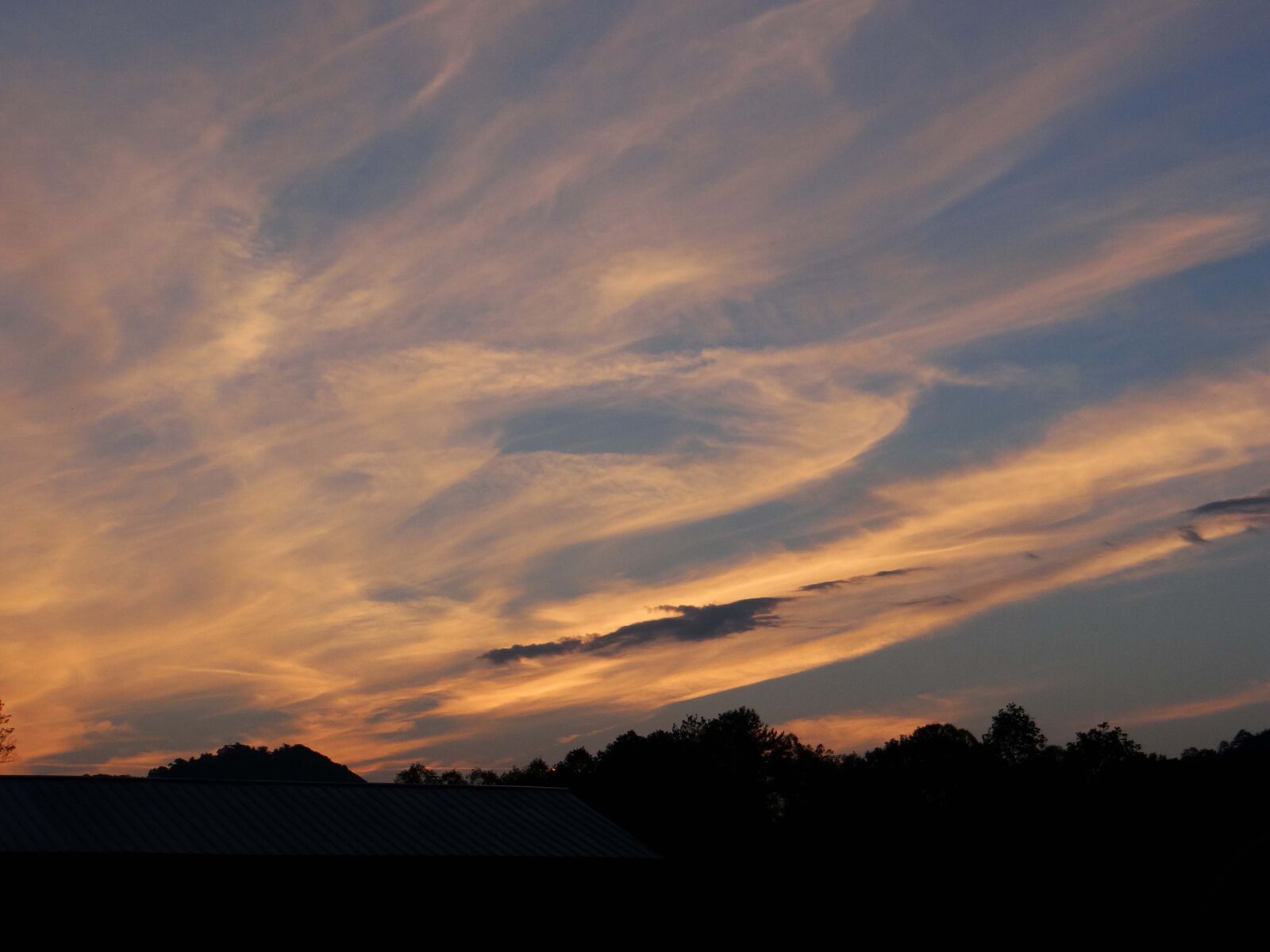 Sony DSC-HX200V sample photo. Clouds, sky, sunset, whispy photography