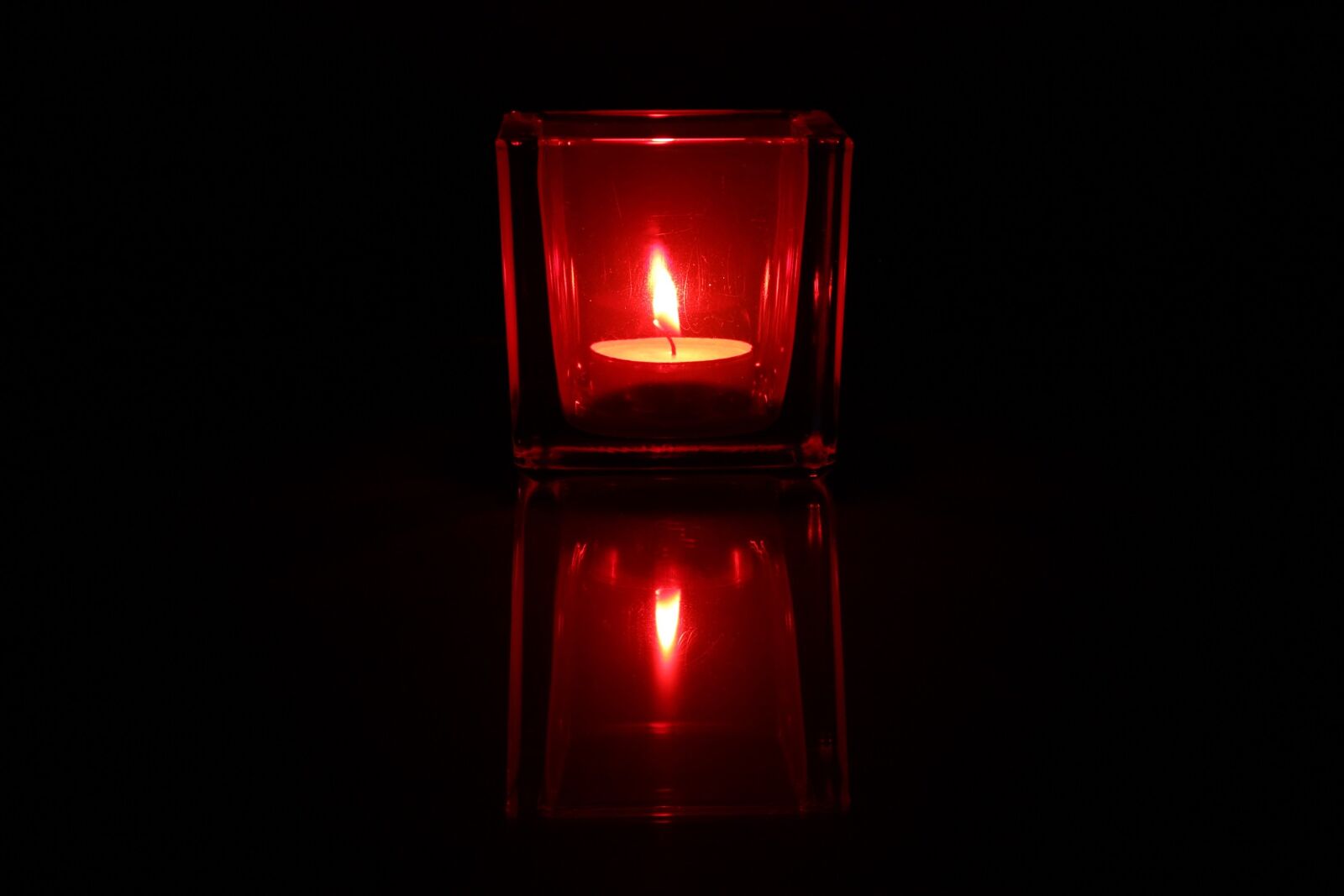 Canon EF-S 18-135mm F3.5-5.6 IS sample photo. Tealight, candle, shining photography