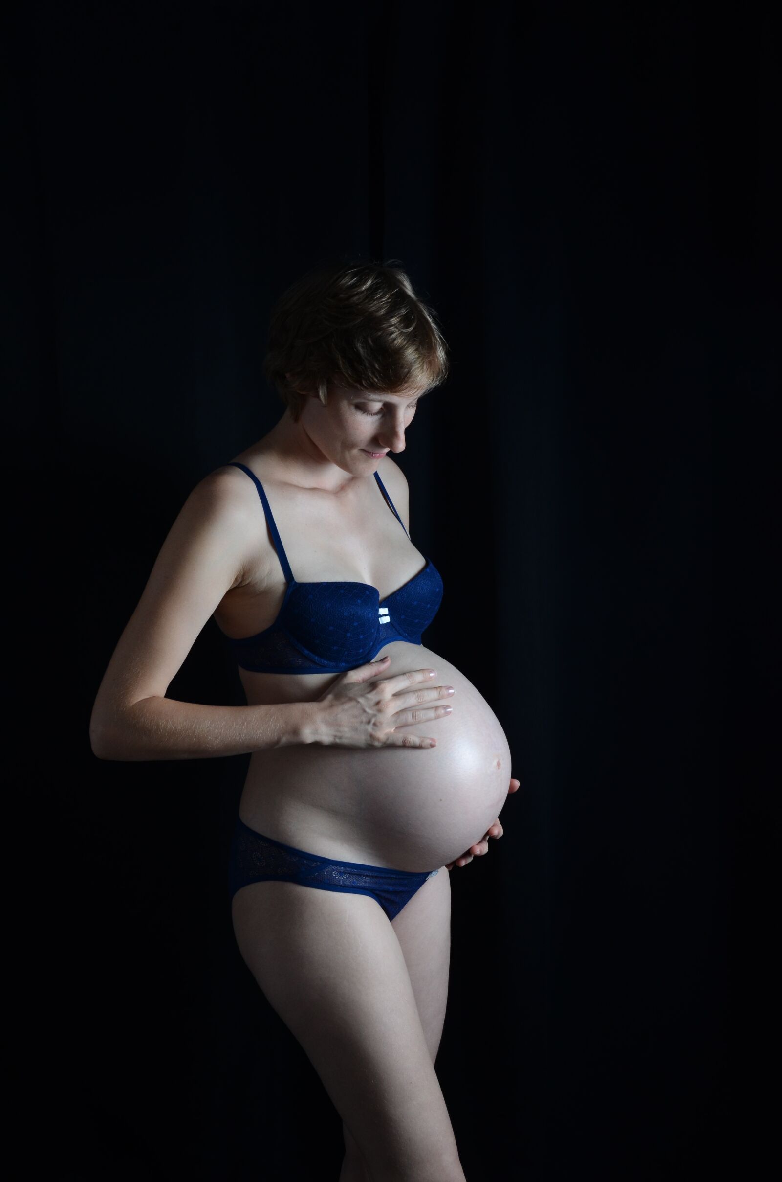 Nikon D7000 sample photo. Speaker, belly, pregnant woman photography