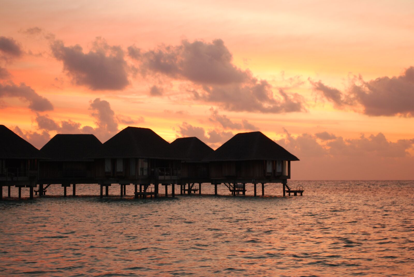 Nikon D60 sample photo. Maldives, resort, huts photography