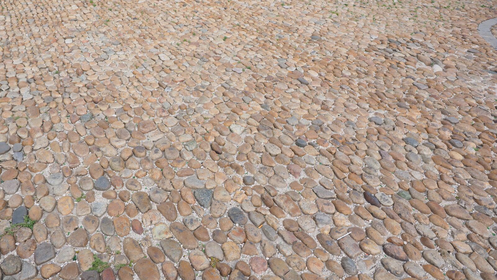 Olympus OM-D E-M1 + Olympus M.Zuiko Digital ED 12-40mm F2.8 Pro sample photo. Cobblestones, road, away photography