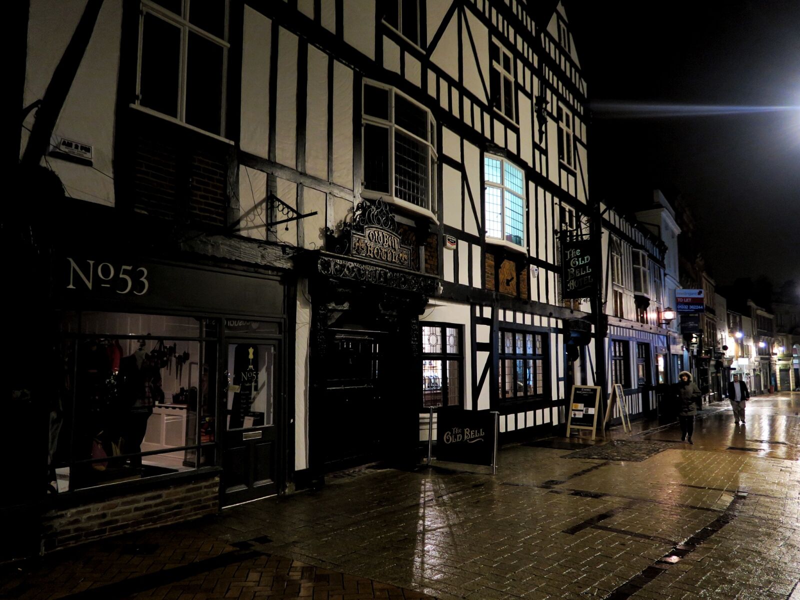 Canon PowerShot G7 X sample photo. Black, coaching, inn, hotel photography