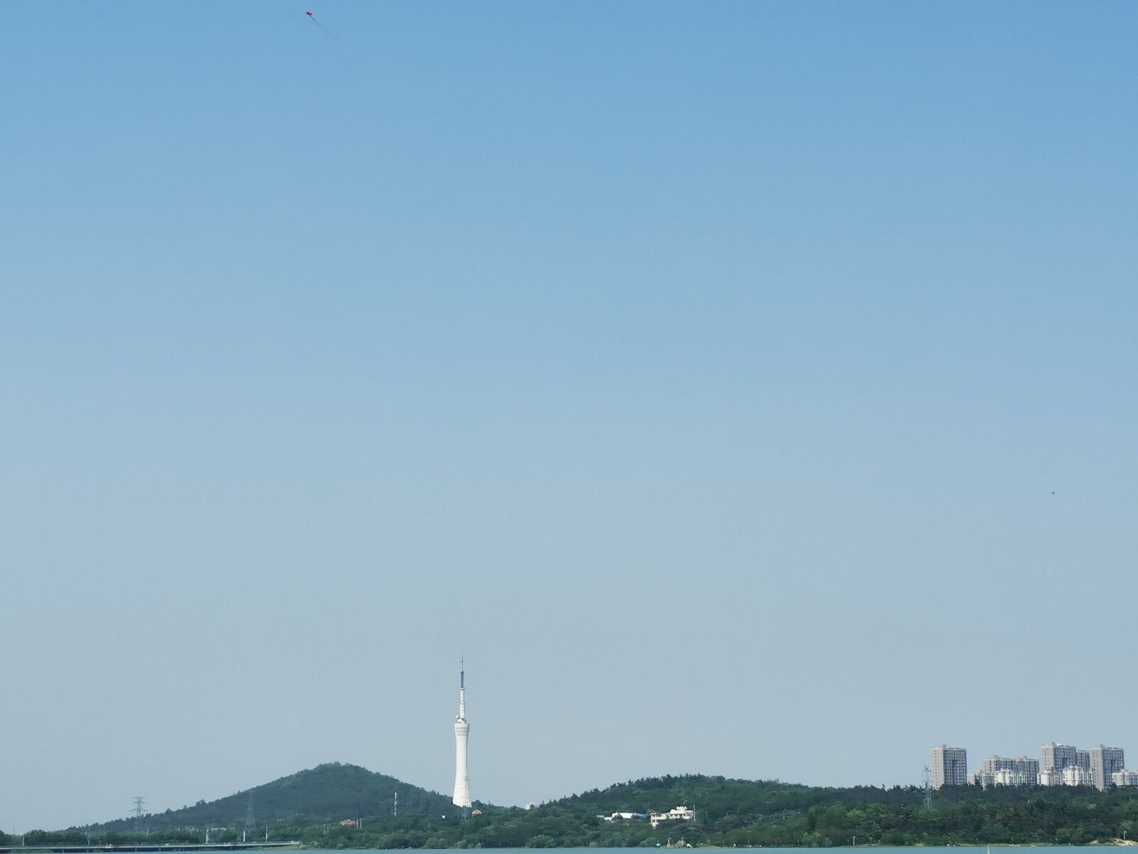 HUAWEI P30 sample photo. Lighthouse, blue sky, hill photography