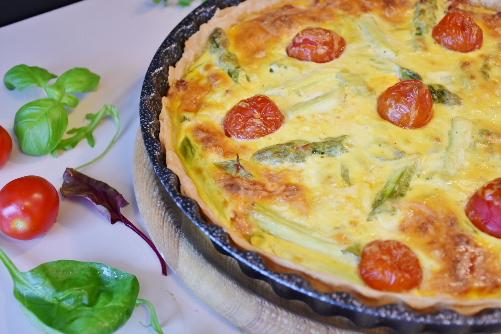 Nikon D7200 sample photo. Quiche, vegetable cake, tomatoes photography