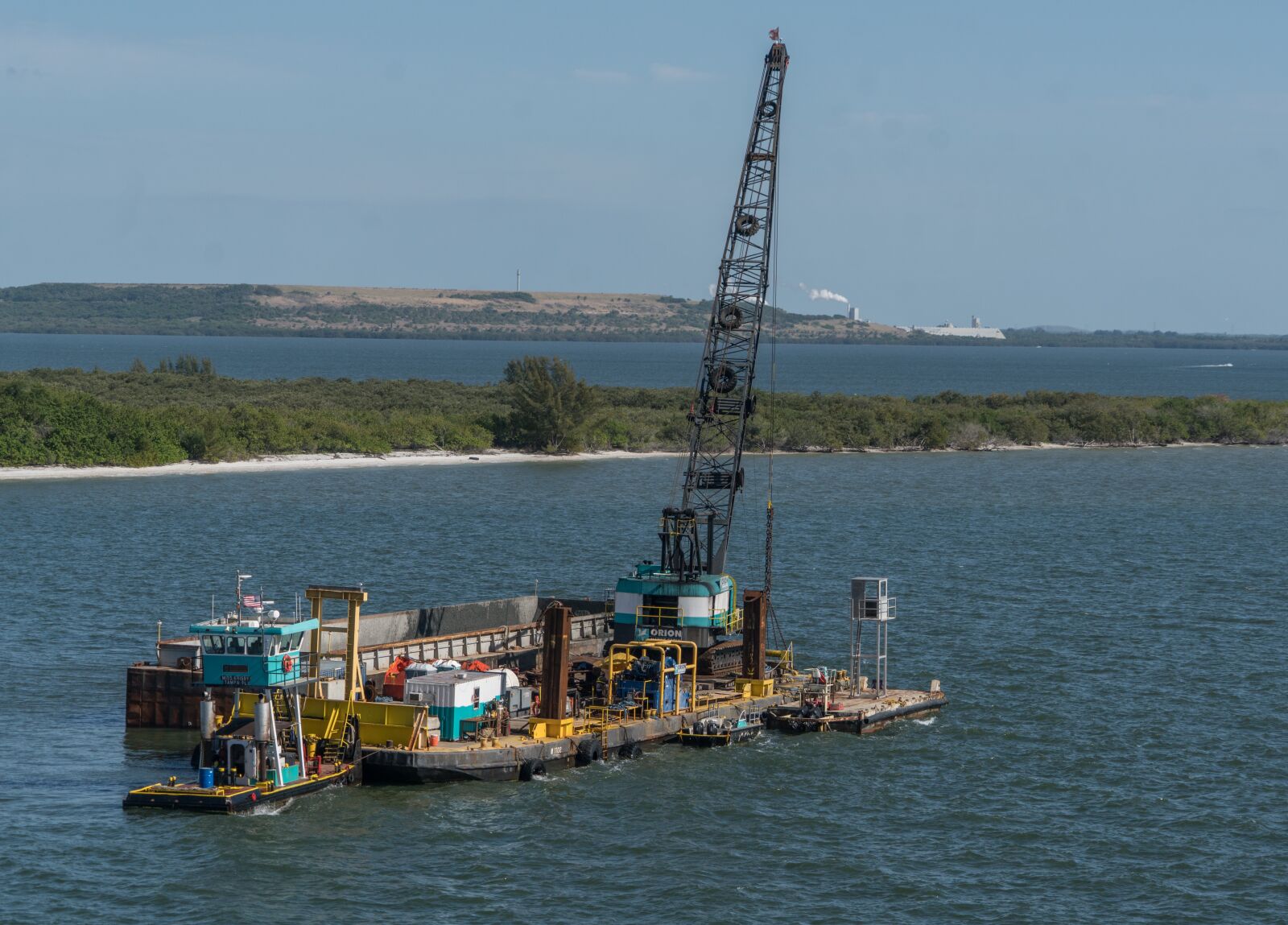 Sony a7R II + Sony FE 24-240mm F3.5-6.3 OSS sample photo. Water, watercraft, industry photography