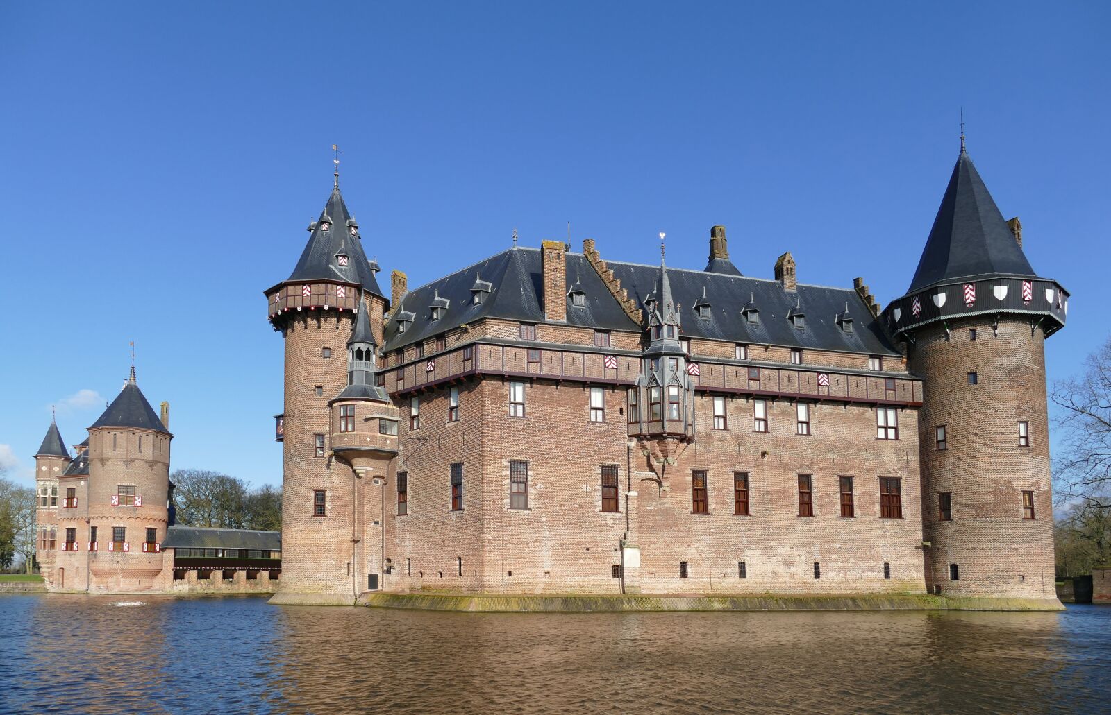 Panasonic Lumix DMC-FZ1000 sample photo. Castle, lock, architecture photography