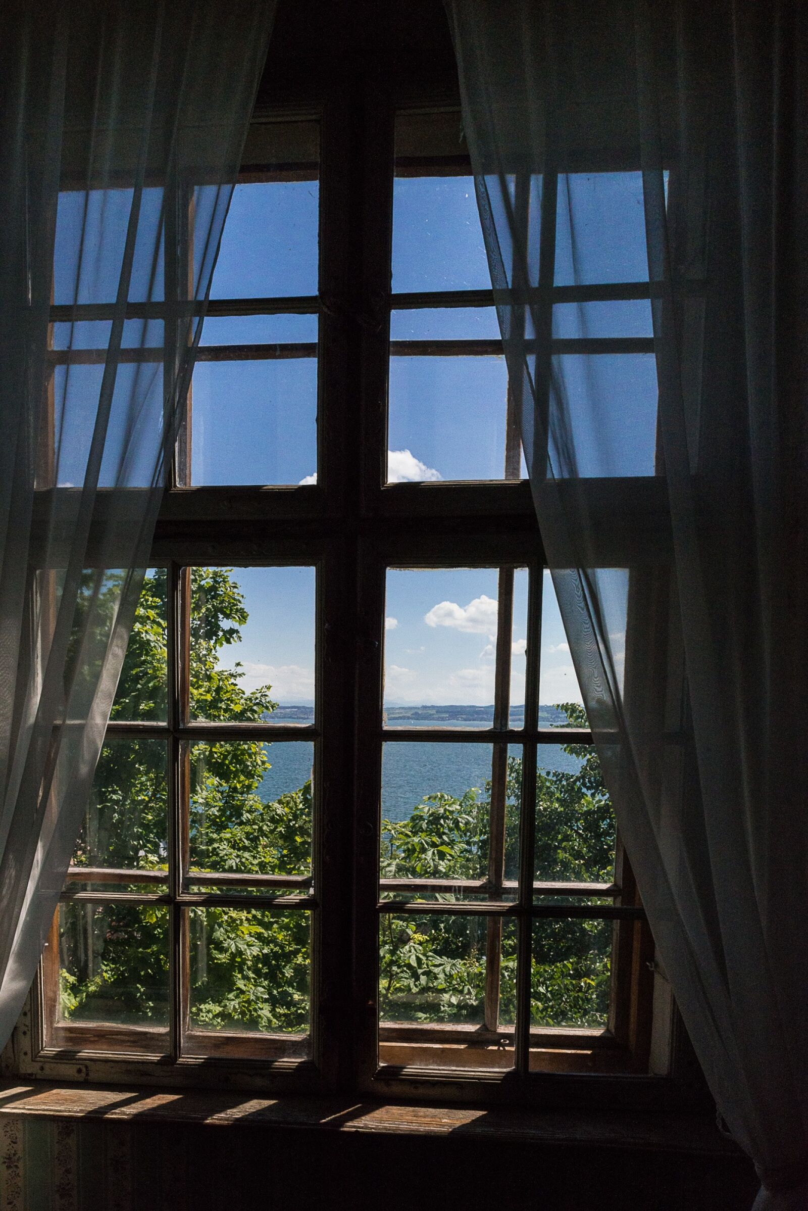 Nikon D800 sample photo. Window, light, architecture photography
