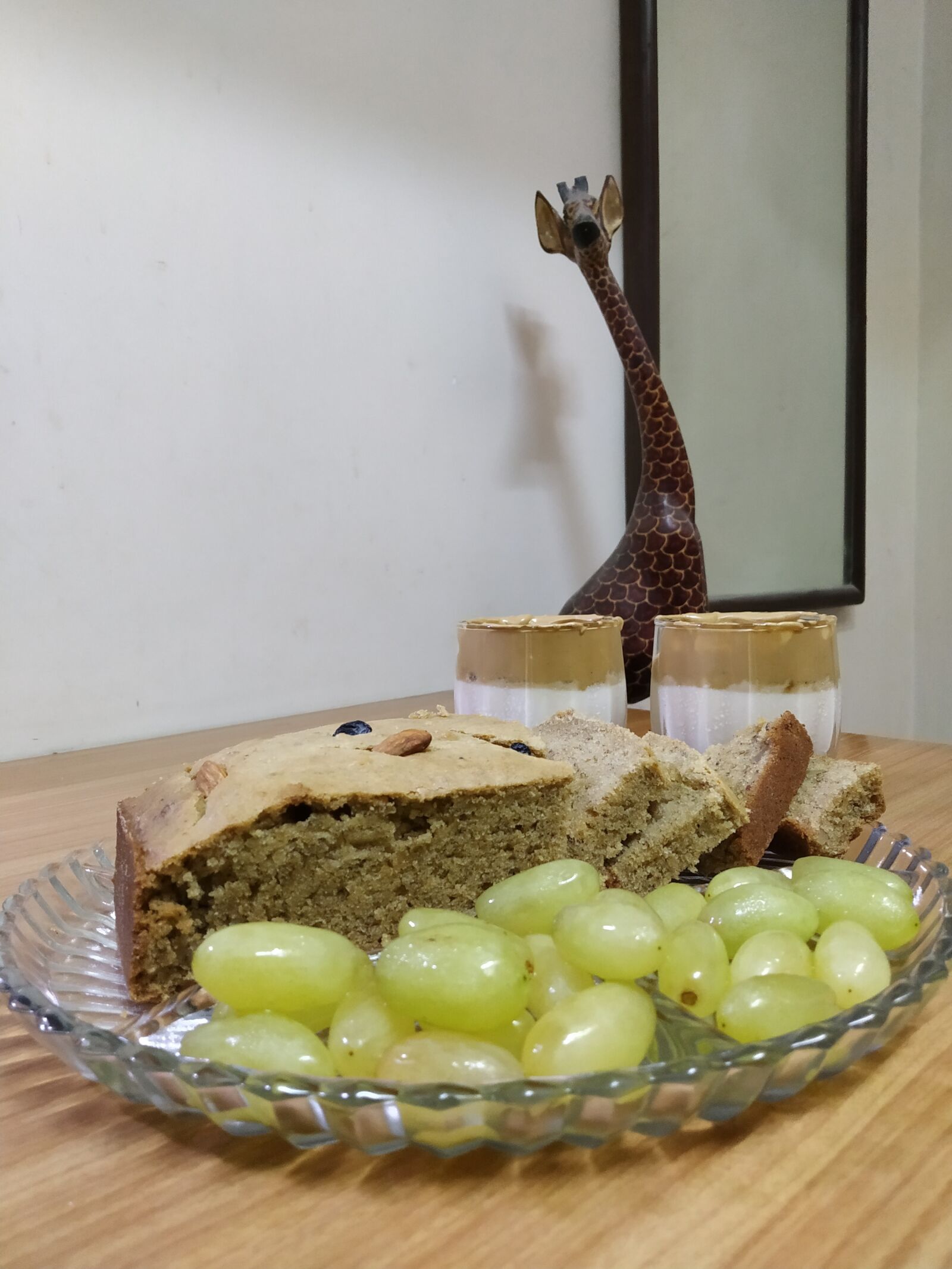 Xiaomi Redmi Note 7 sample photo. Cake, grapes, banana cake photography