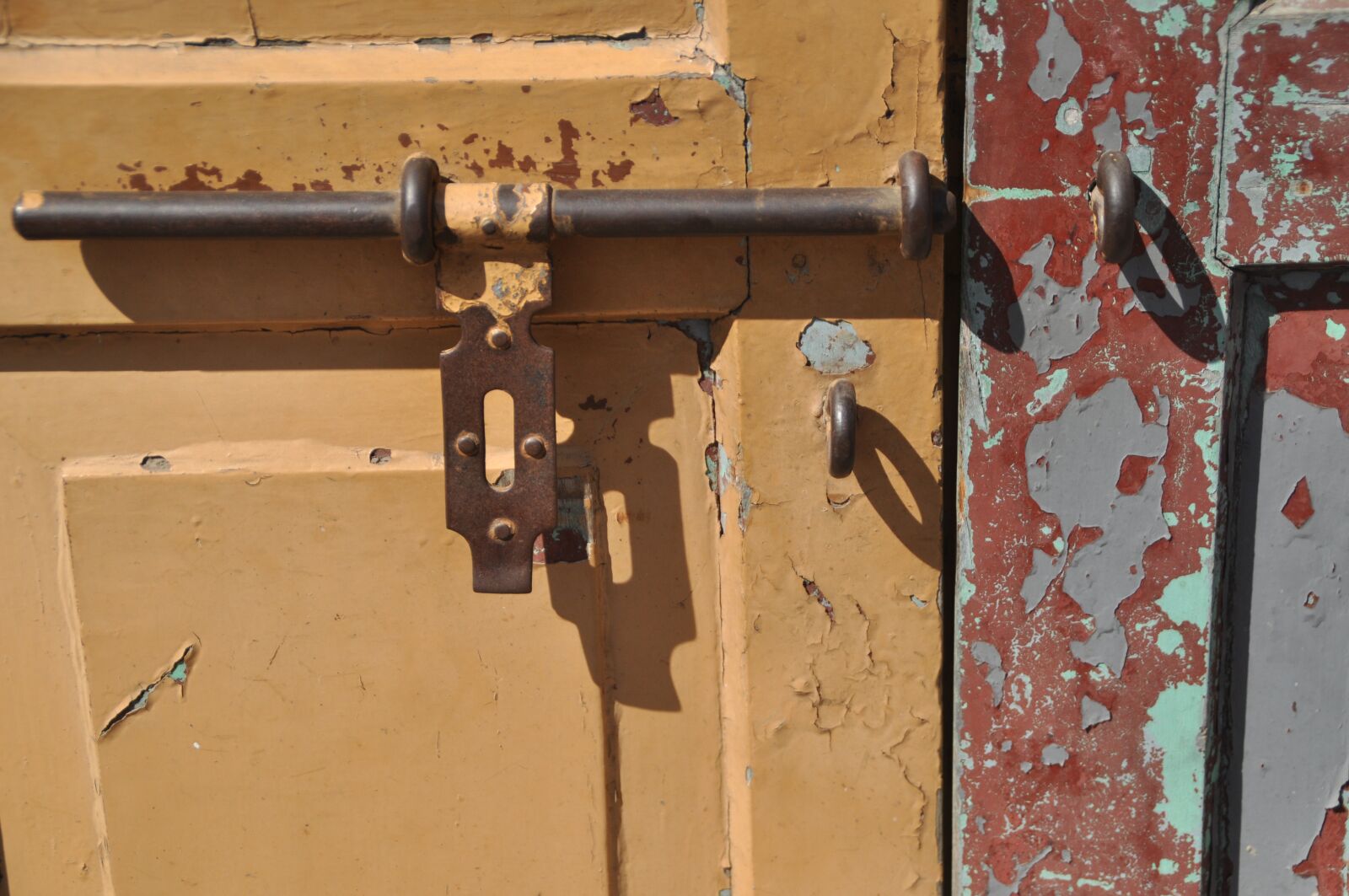 Nikon D5000 sample photo. Bolt, weathered, old photography
