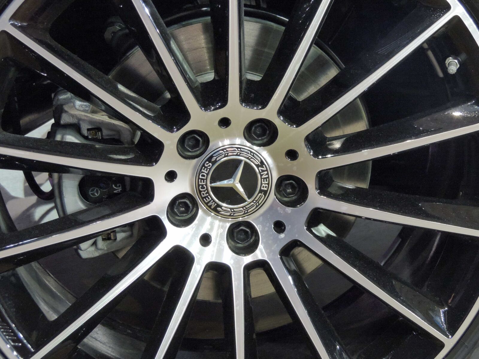 Nikon Coolpix P520 sample photo. Alloy, aluminum, metal, metallic photography