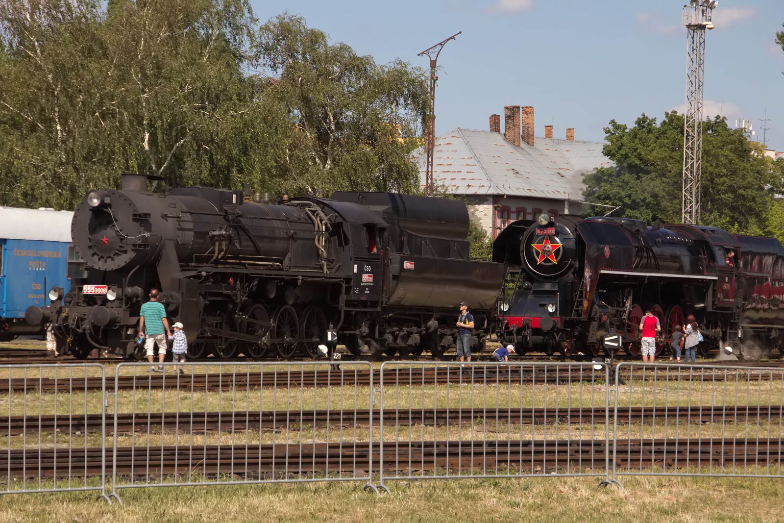 Canon EOS 600D (Rebel EOS T3i / EOS Kiss X5) sample photo. The historical train, railway photography