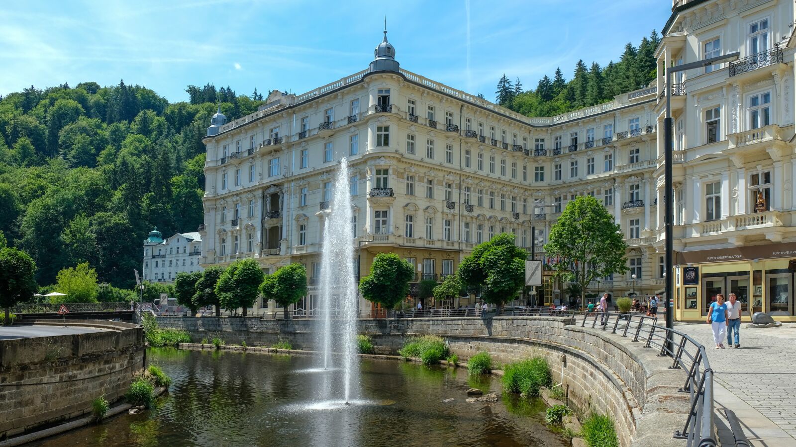 Fujifilm XF 18-55mm F2.8-4 R LM OIS sample photo. Karlovy vary, karlovy-vary, water photography